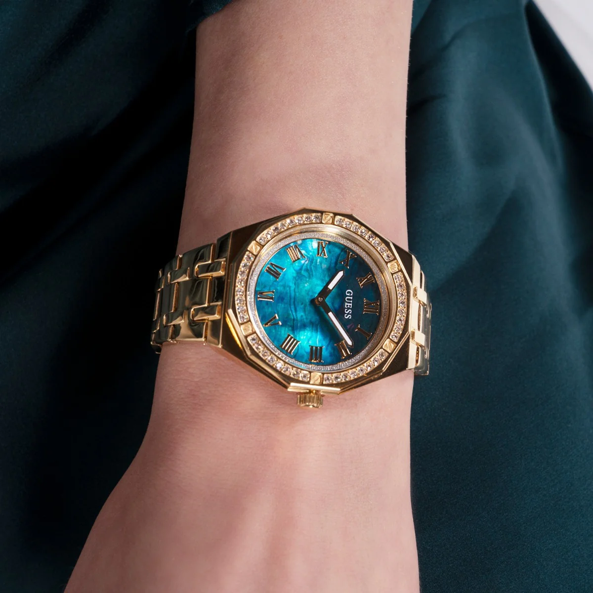 GUESS Desire Women's Watch GW0770L2 - Image 2