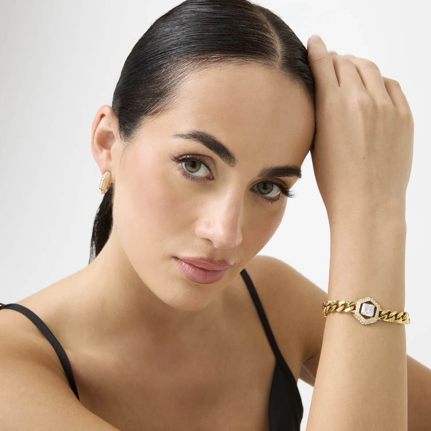 Guess Lioness Queen Gold-coloured Bracelet JUBB06186JWYGS - Image 2