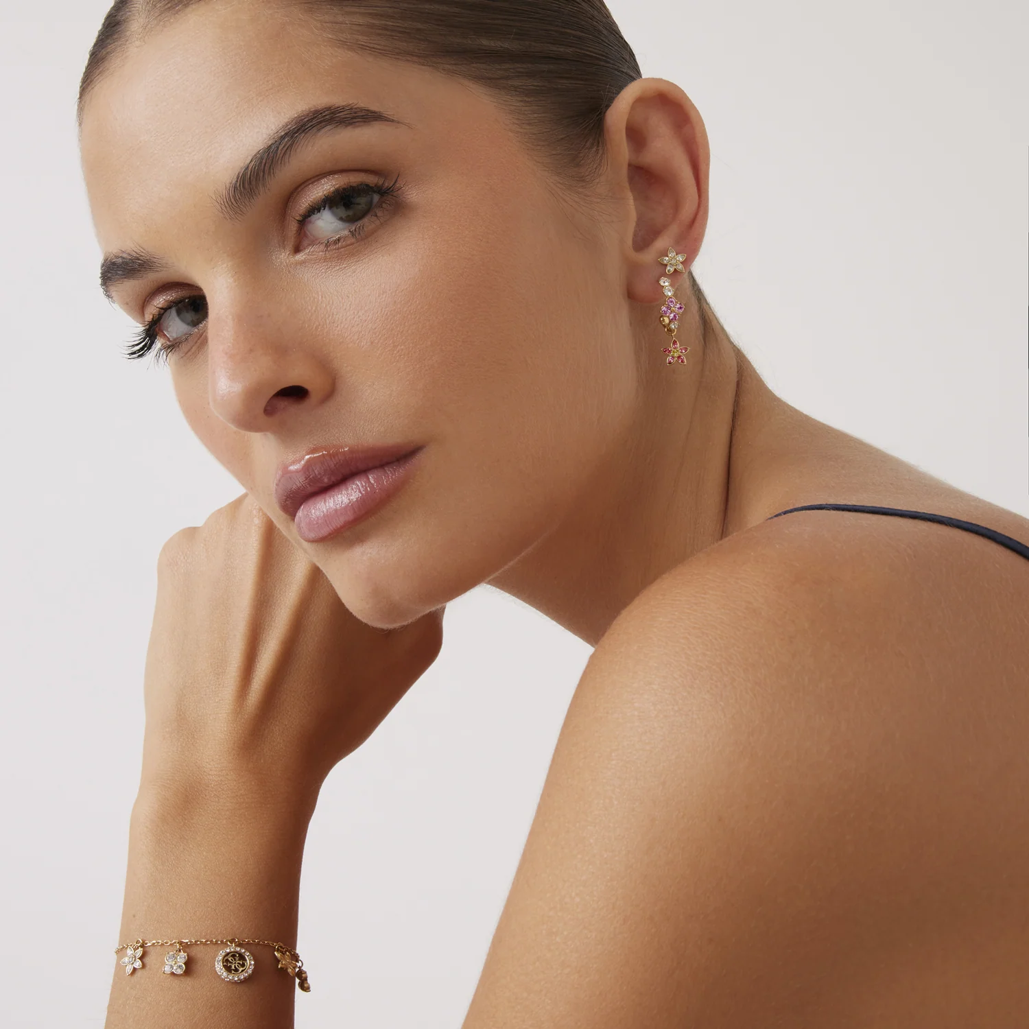 Guess Secret Garden Gold-coloured Earrings JUBE06035JWYGMCT-U - Image 2
