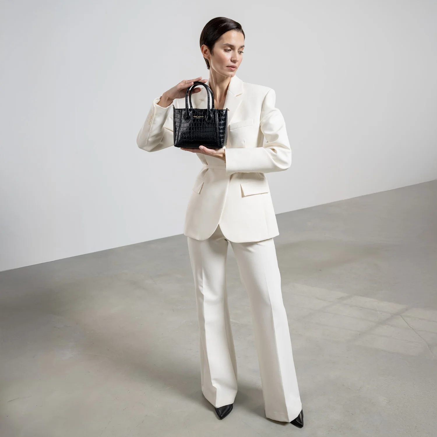 Isabel Bernard Honoré Cloe Mini Croco Black Calfskin Leather Handbag IB21124-201 - Image 3