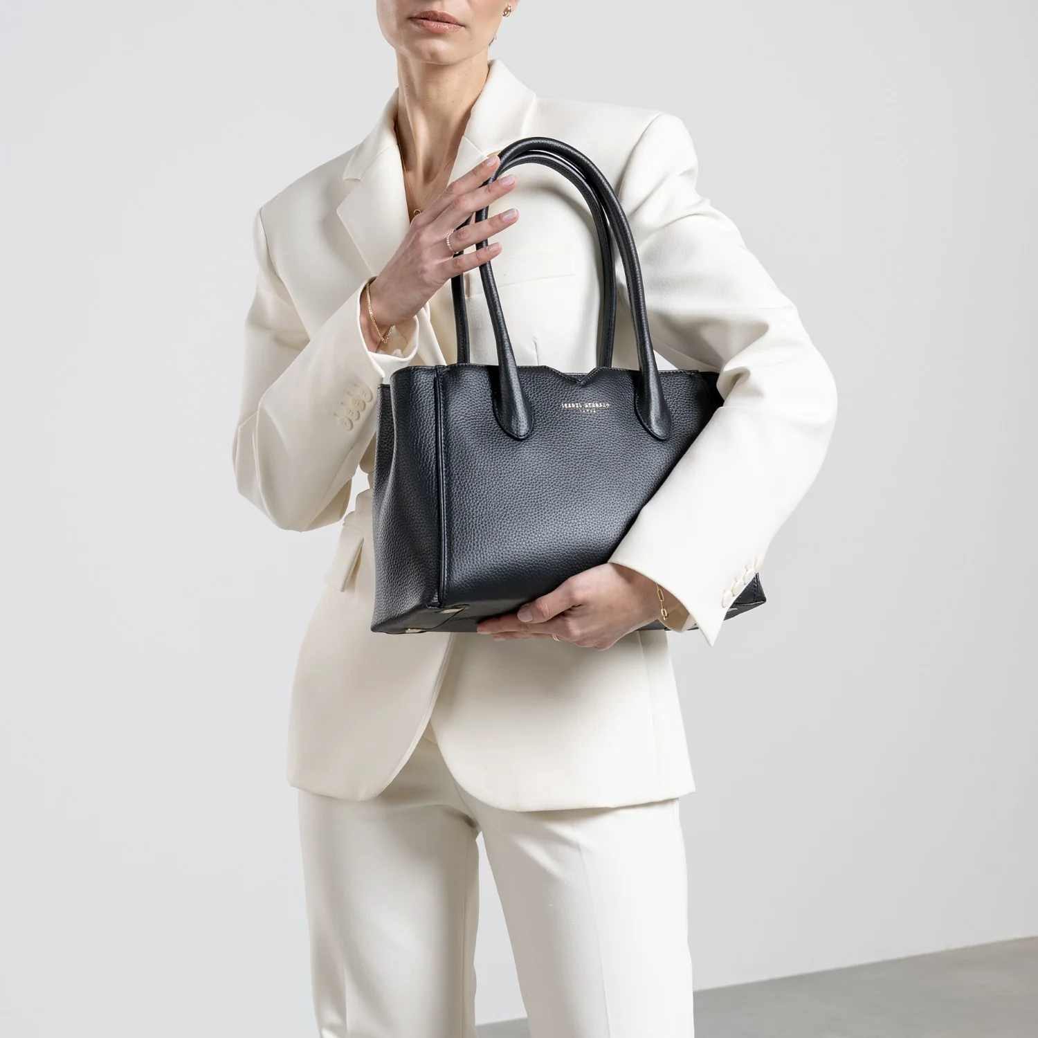 Isabel Bernard Honoré Cloe Midi Black Calfskin Leather Handbag IB25082-001 - Image 2
