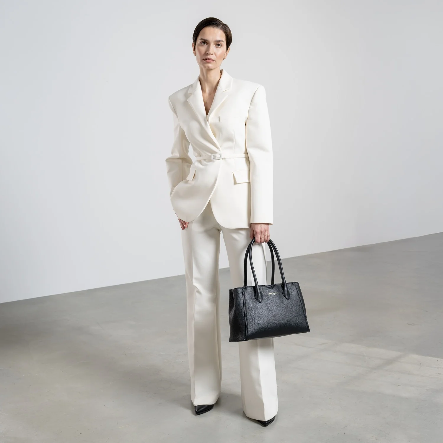 Isabel Bernard Honoré Cloe Midi Black Calfskin Leather Handbag IB25082-001 - Image 3