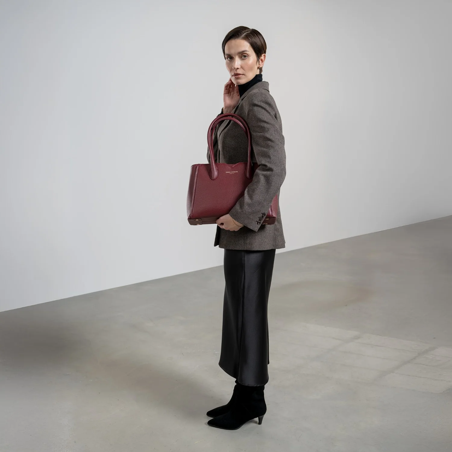Isabel Bernard Honoré Cloe Midi Bordeaux Calfskin Leather Handbag IB25082-052 - Image 3