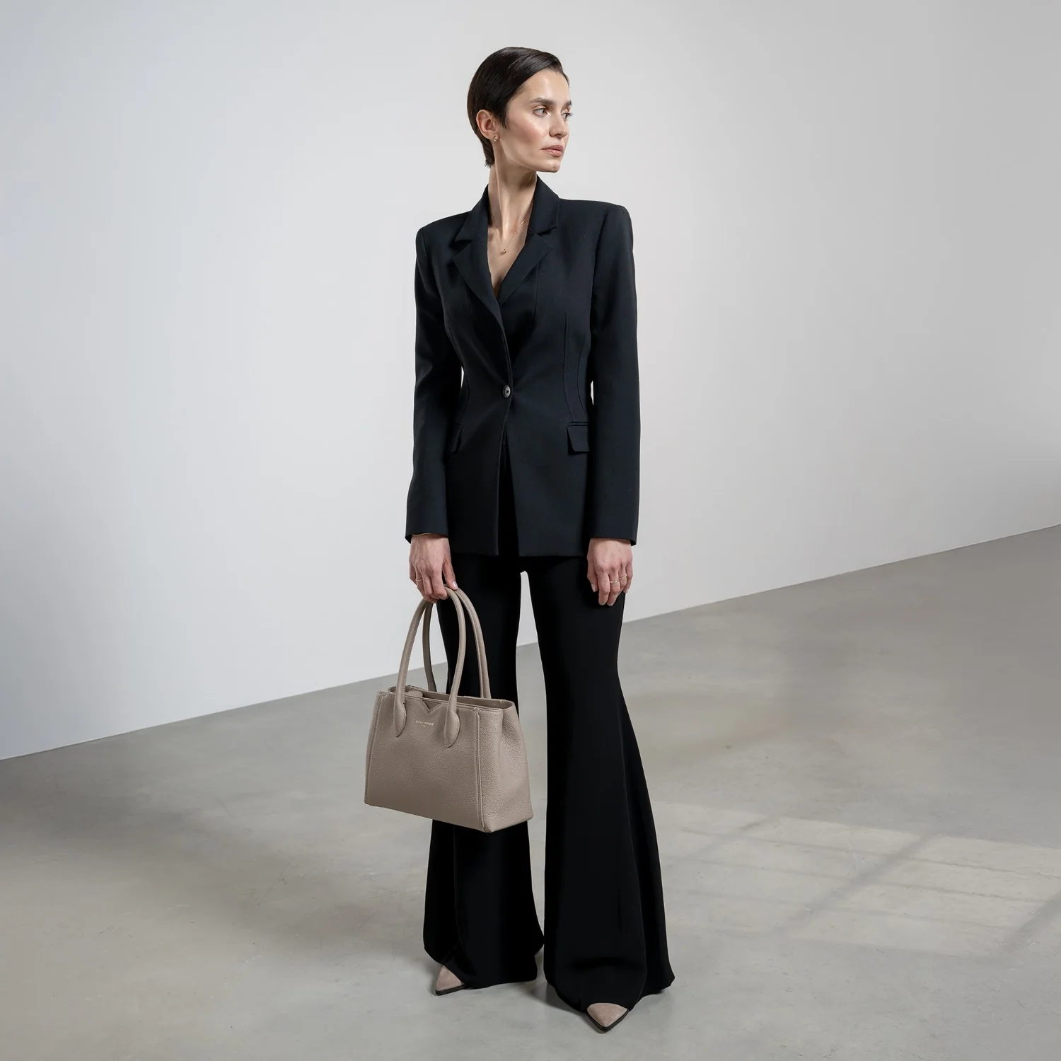 Isabel Bernard Honoré Cloe Midi Taupe Kalfsleren Handtas IB25082-078 - Image 3