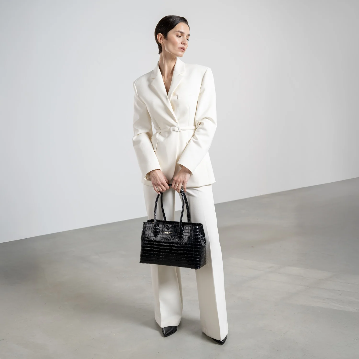 Isabel Bernard Honoré Cloe Midi Croco Zwarte Kalfsleren Handtas IB25082-201 - Image 3