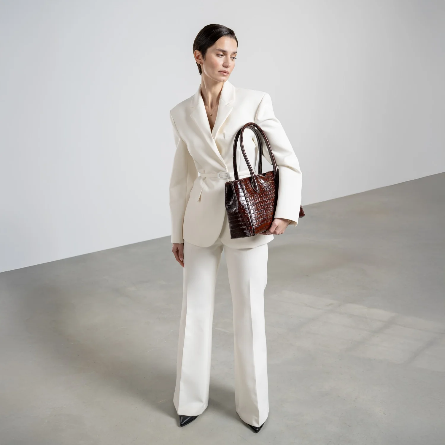 Isabel Bernard Honoré Cloe Midi Croco Brown Calfskin Leather Handbag IB25082-230 - Image 3