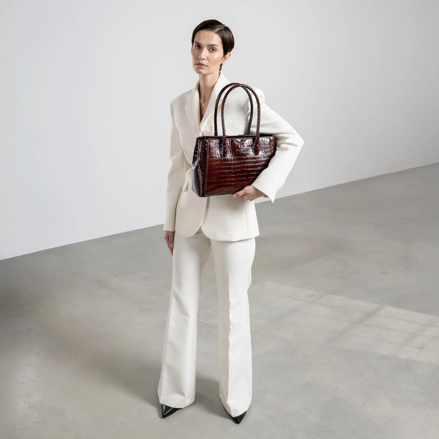 Isabel Bernard Honoré Cloe Midi Croco Brown Calfskin Leather Handbag IB25082-230 - Image 4