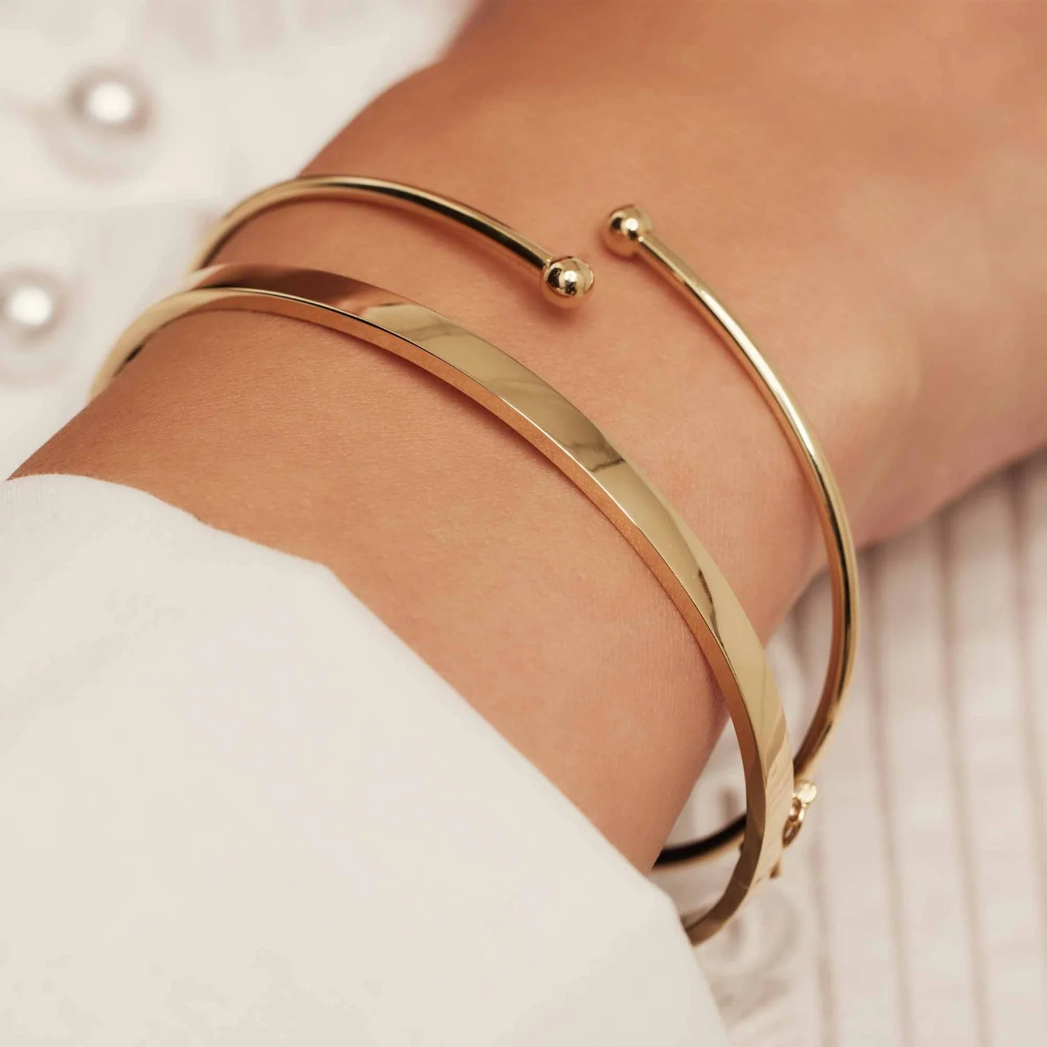 Isabel Bernard Cadeau d'Isabel 14 karat gold bracelet bangle and hoop earrings gift set IB90179 - Image 4