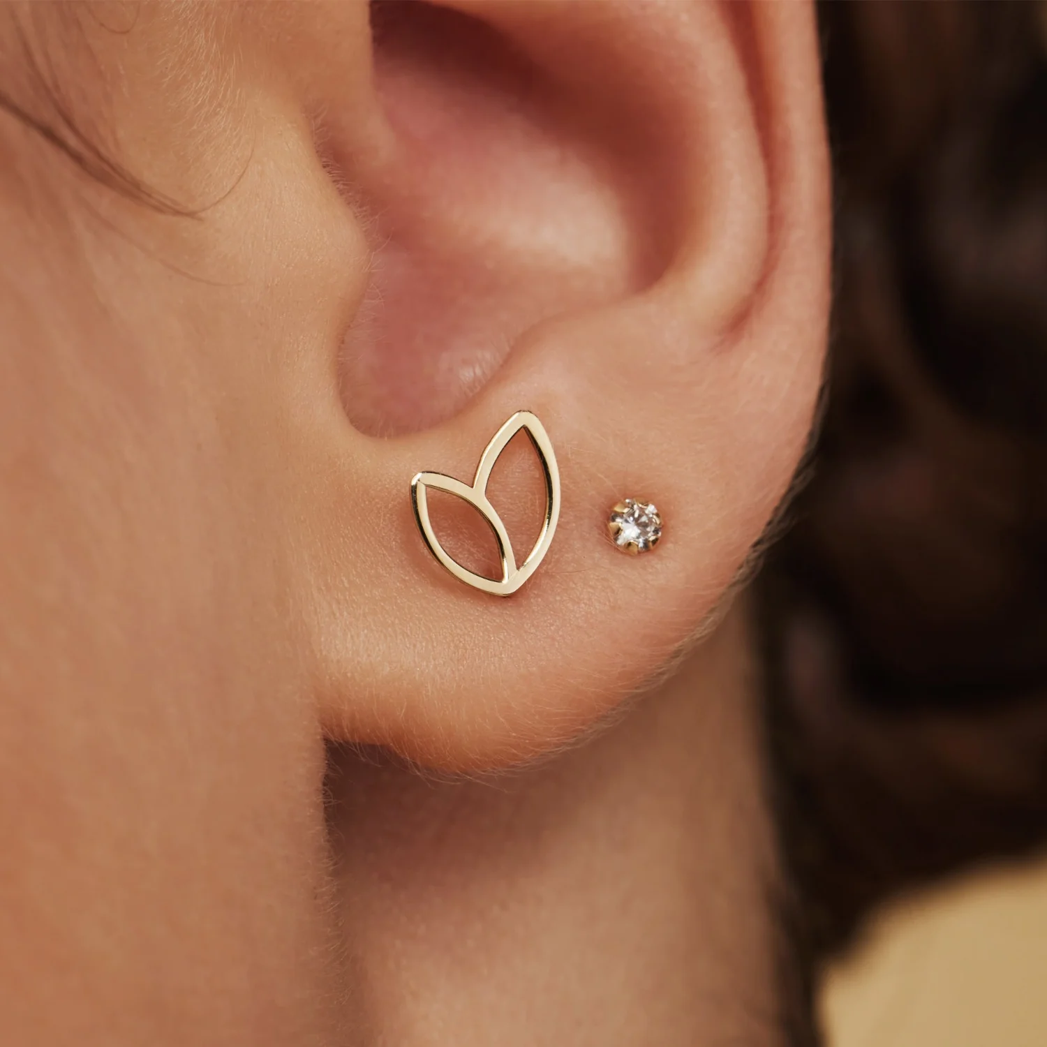 Isabel Bernard Cadeau d'Isabel 14 karat gold bracelet and ear studs gift set with freshwater pearls IB90185 - Image 3