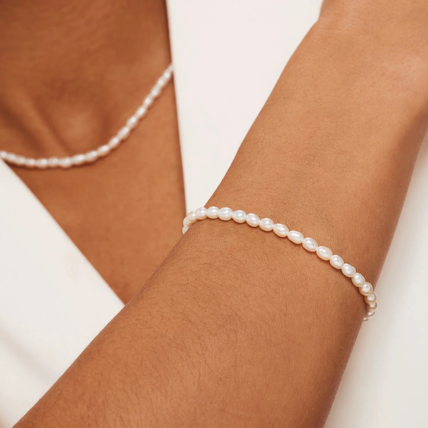 Isabel Bernard Cadeau d'Isabel 14 karat gold necklace and bracelet gift set with freshwater pearls IB90174 - Image 3