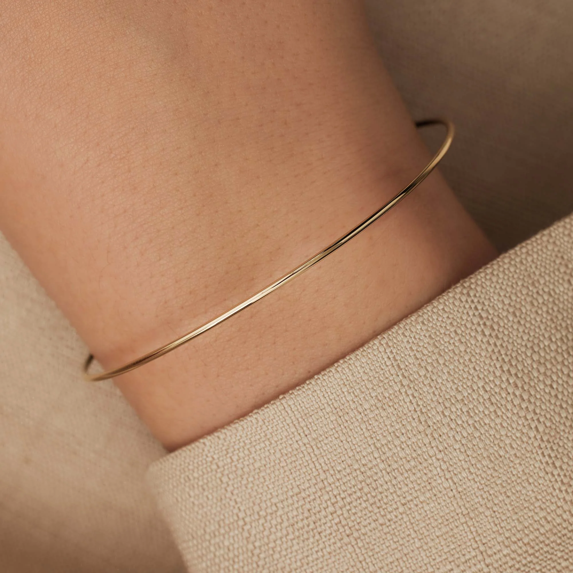 Isabel Bernard Cour d'Honneur Adora 14 Carat Golden Bangle IB320109 - Image 2