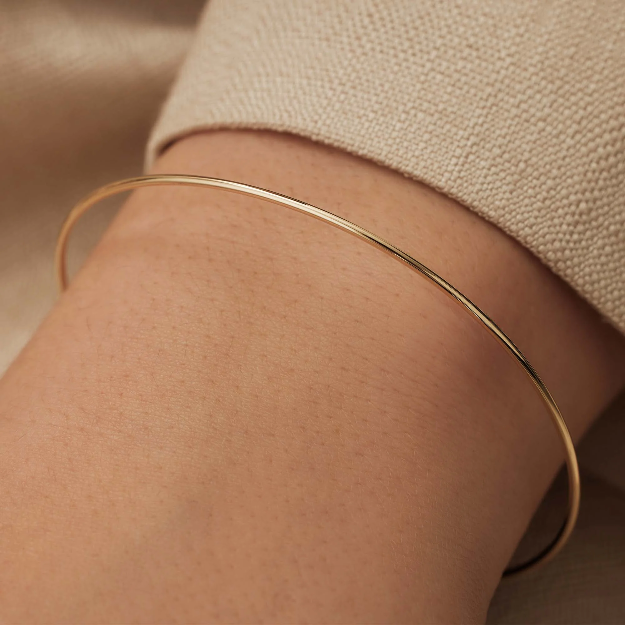 Isabel Bernard Cour d'Honneur Adora 14 Carat Golden Bangle IB320109 - Image 4