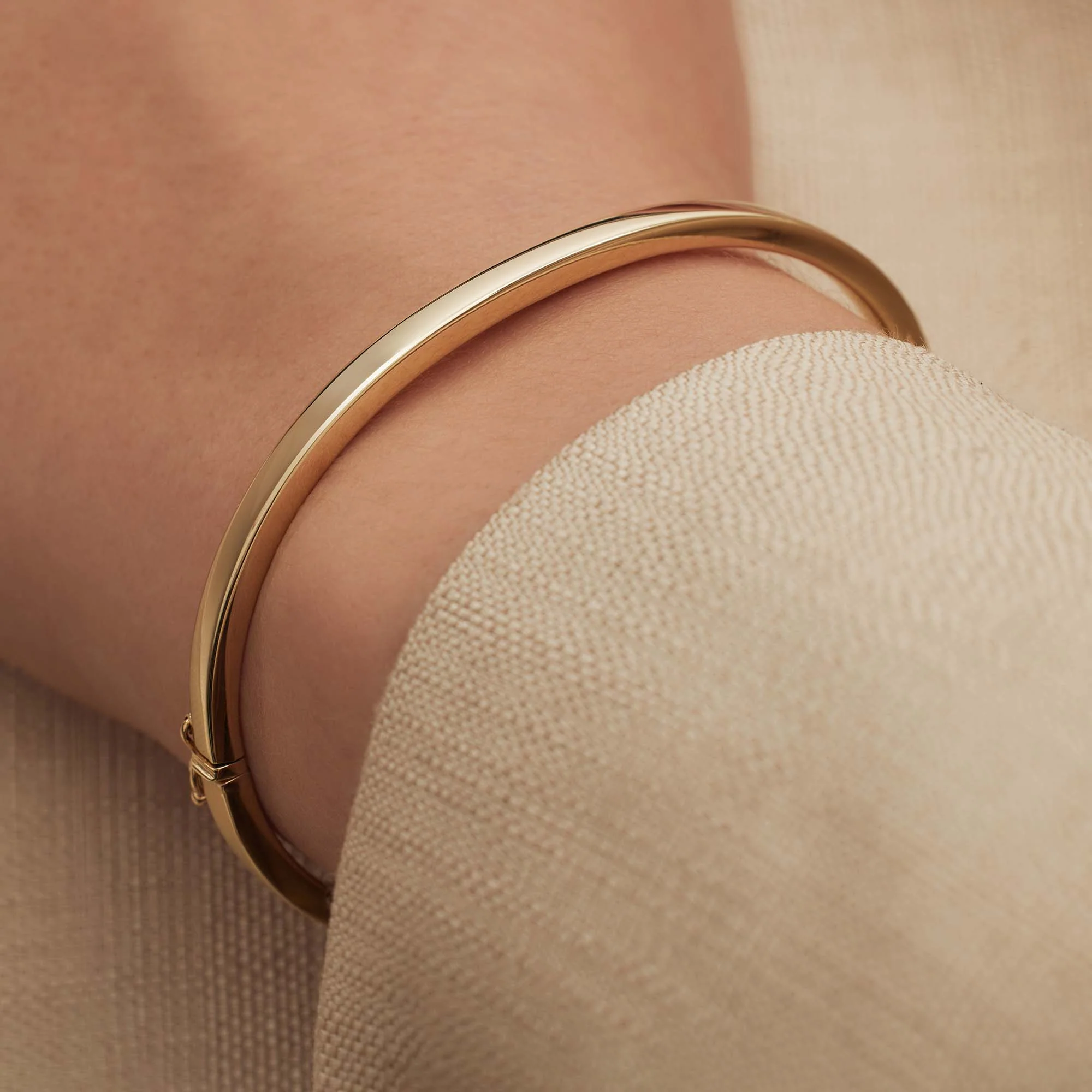 Isabel Bernard Cour d'Honneur Clara 14 Carat Golden Bangle IB320113-56 - Image 3