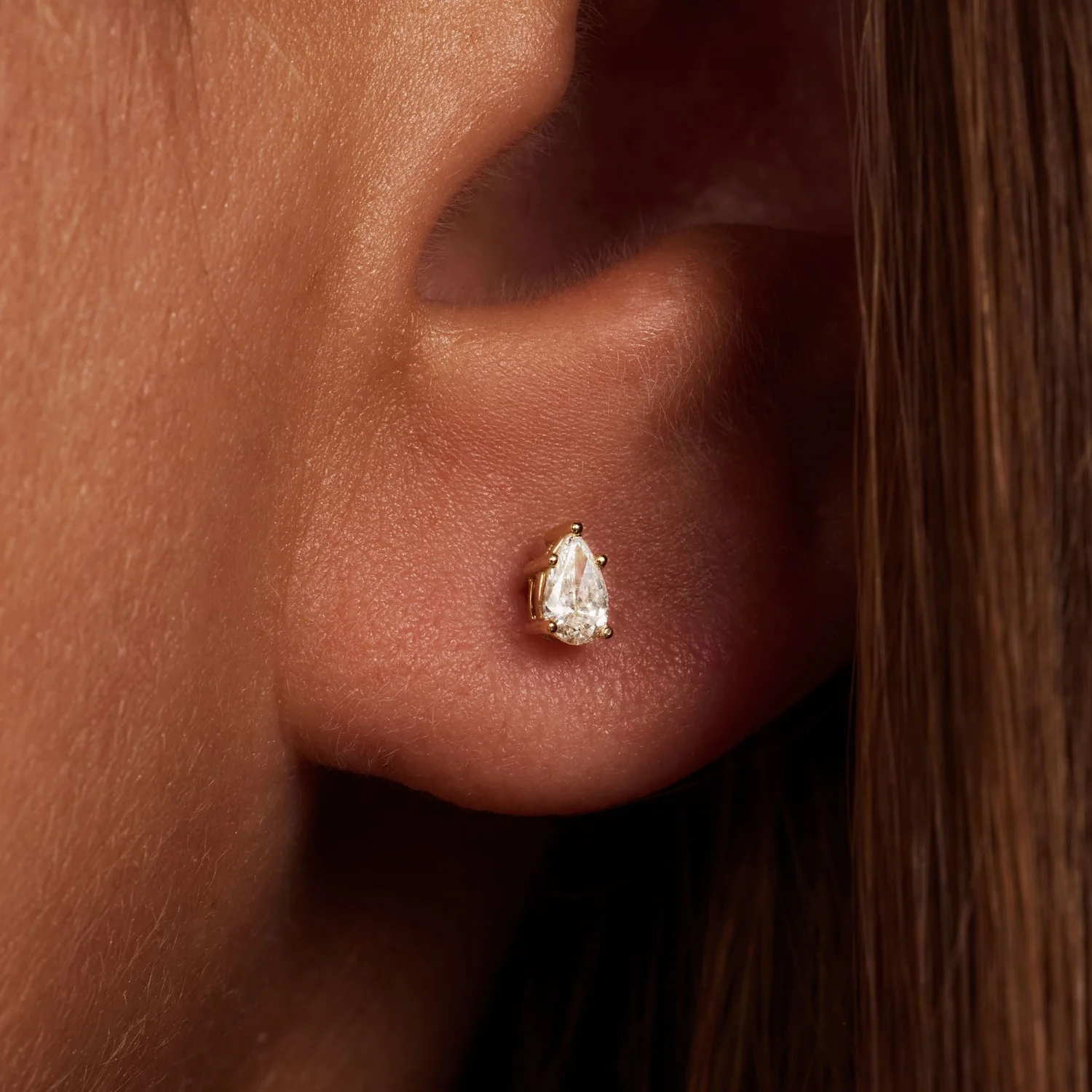 Isabel Bernard De la Paix Eloise 14 karat gold ear stud with diamond 0.2 carat IBD360036 - Image 2