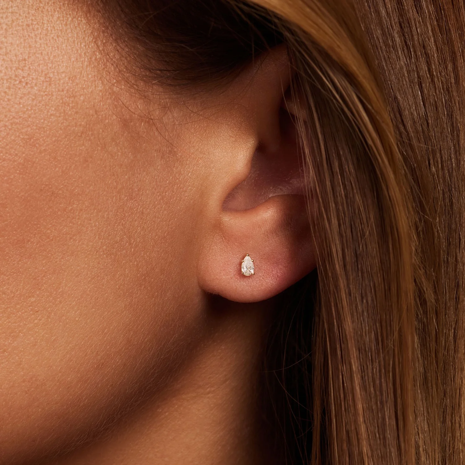 Isabel Bernard De la Paix Eloise 14 karat gold ear stud with diamond 0.2 carat IBD360036 - Image 3