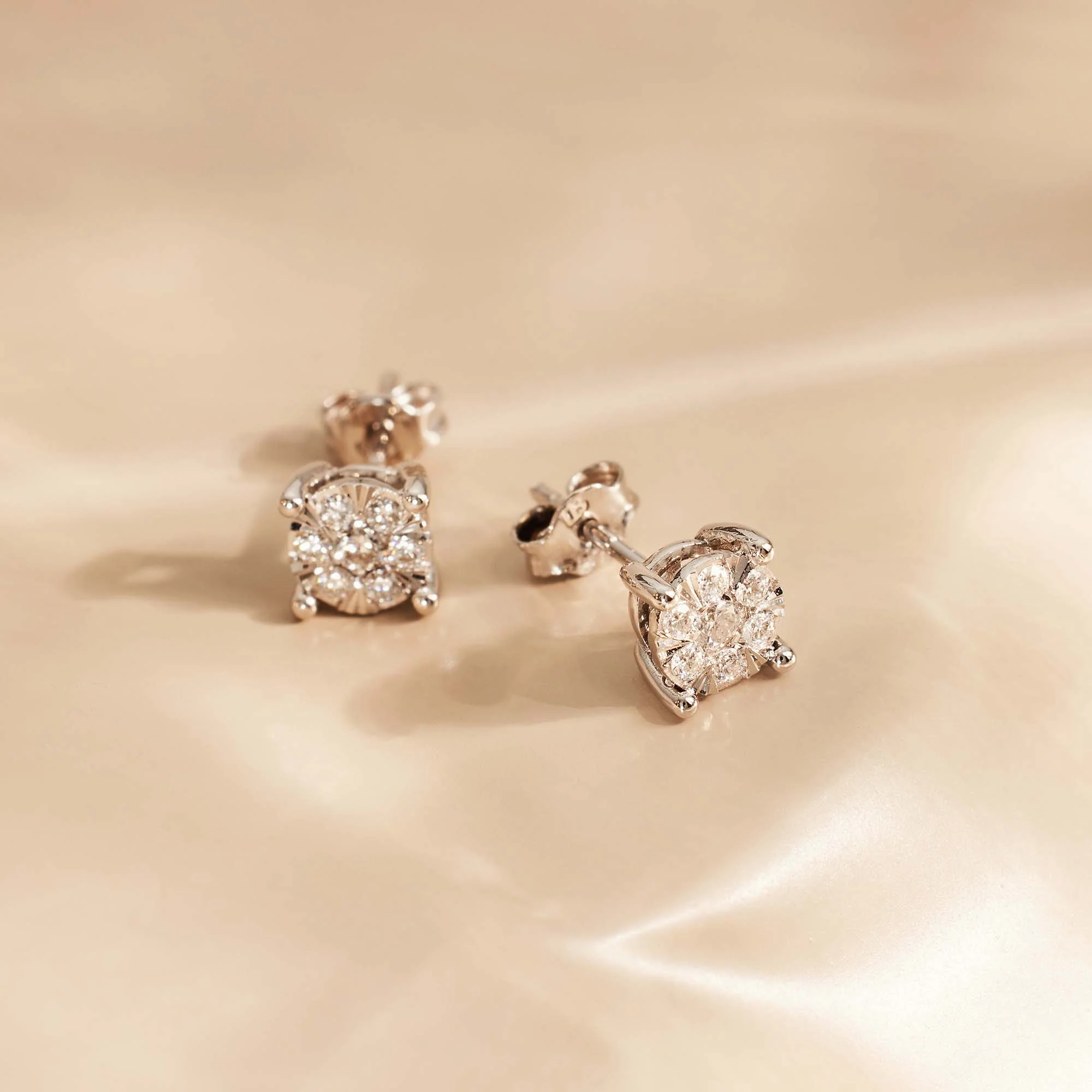 Isabel Bernard De la Paix Hanaé 14 Carat Whitegold Ear Studs | diamond 0.16 ct | IBD360016 - Image 6