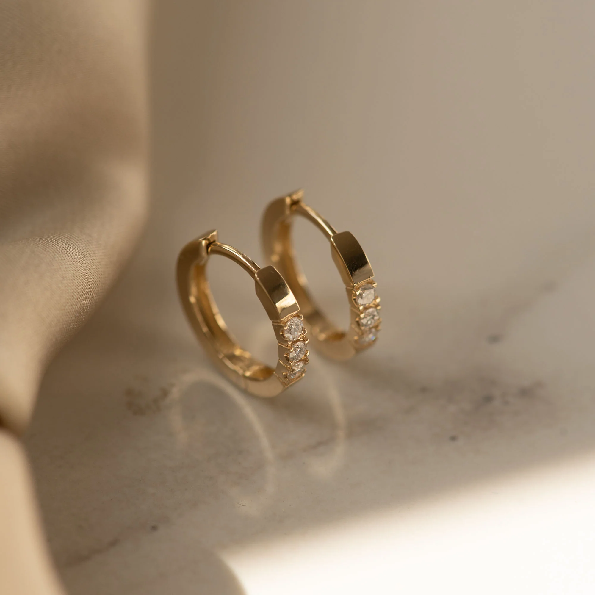 Isabel Bernard De la Paix Madeline 14 Carat Golden Hoop Earrings | diamond 0.15 ct | IBD360018 - Image 5