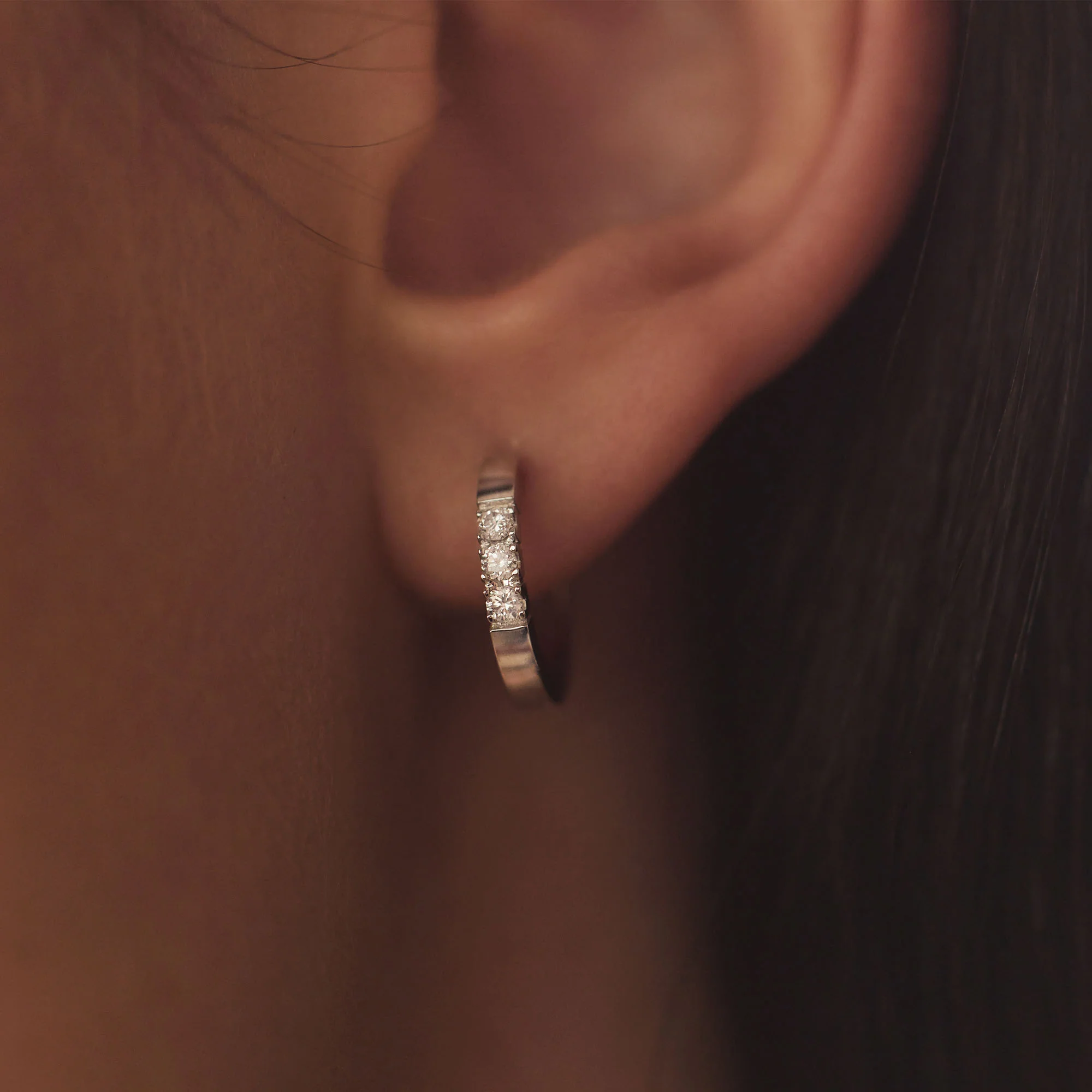 Isabel Bernard De la Paix Madeline 14 Carat Whitegold Hoop Earrings | diamond 0.15 ct | IBD360017 - Image 3