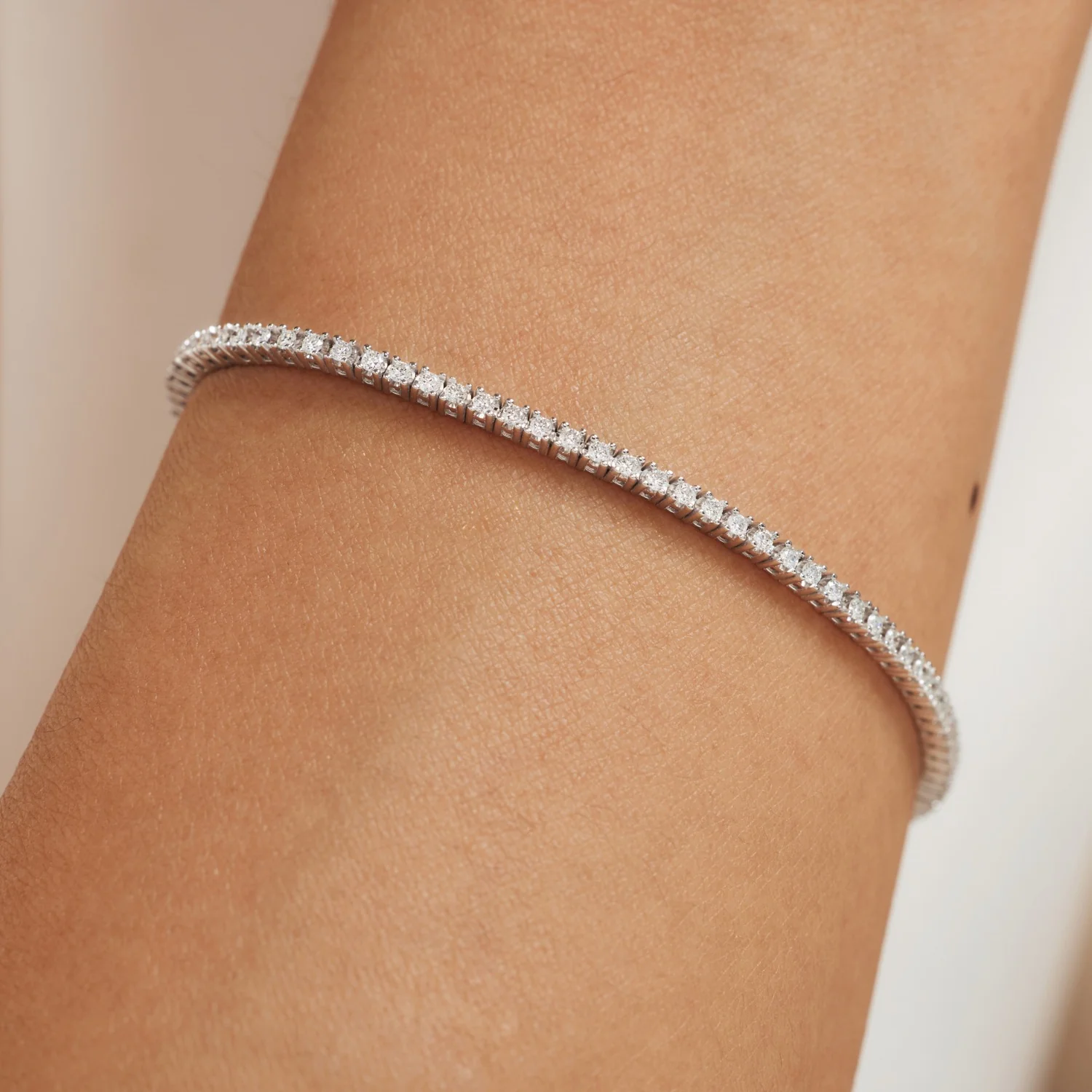 Isabel Bernard De la Paix Madeline 14 Carat Whitegold Tennis Bracelet | diamond 1.08 ct | IBD320006 - Image 2