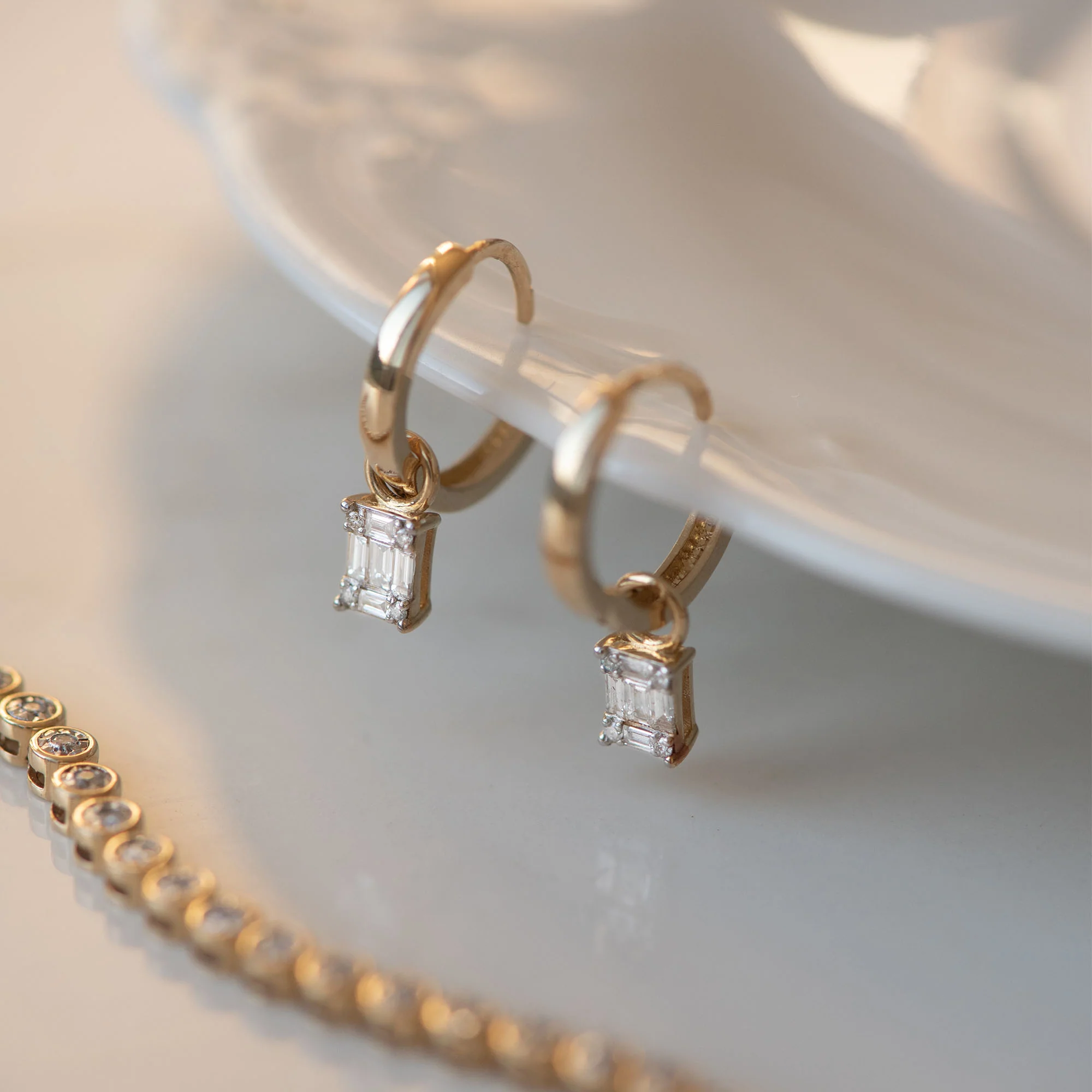 Isabel Bernard De la Paix Maxime 14 Carat Golden Hoop Earrings | diamond 0.18 ct | IBD360019 - Image 4