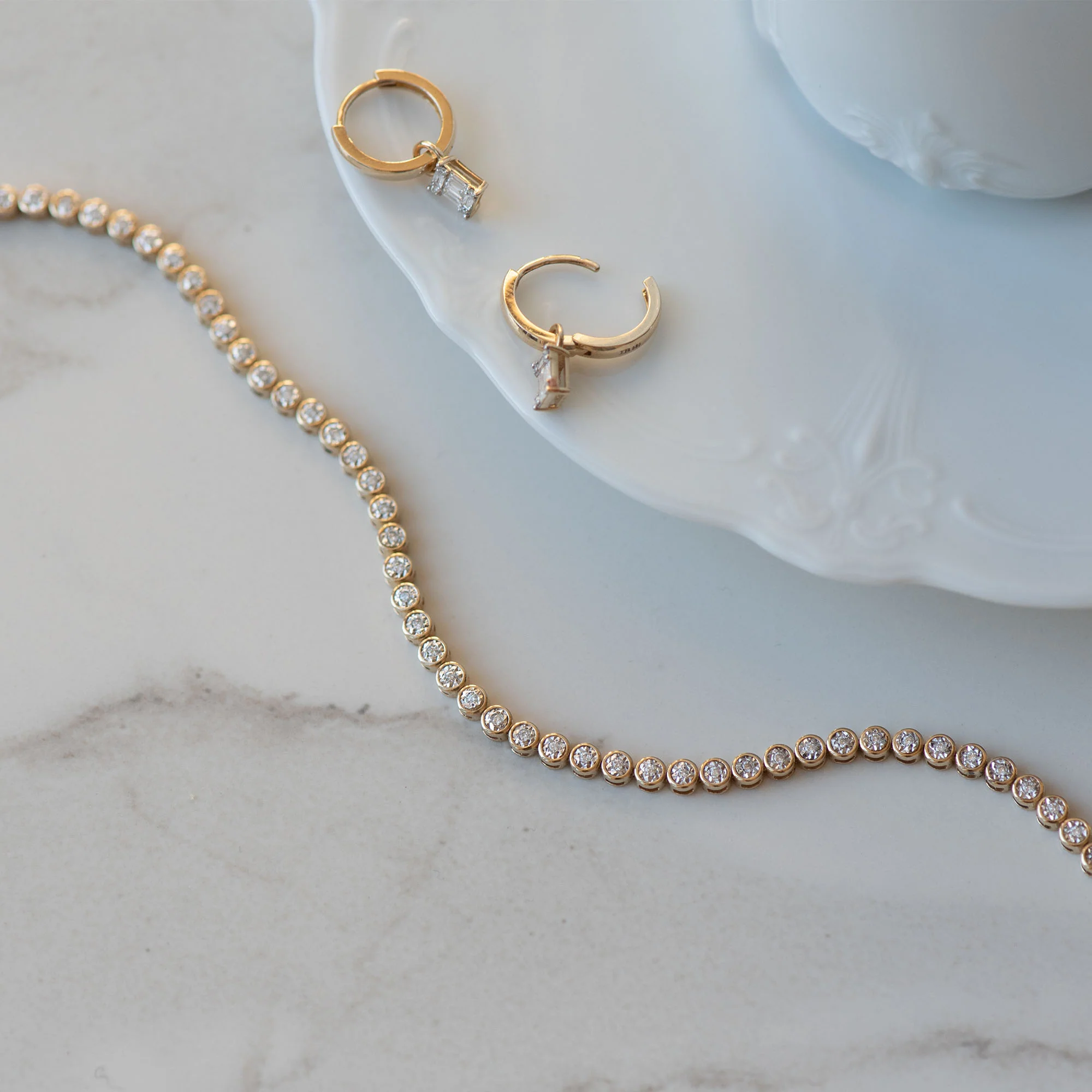 Isabel Bernard De la Paix Maxime 14 Carat Golden Hoop Earrings | diamond 0.18 ct | IBD360019 - Image 5