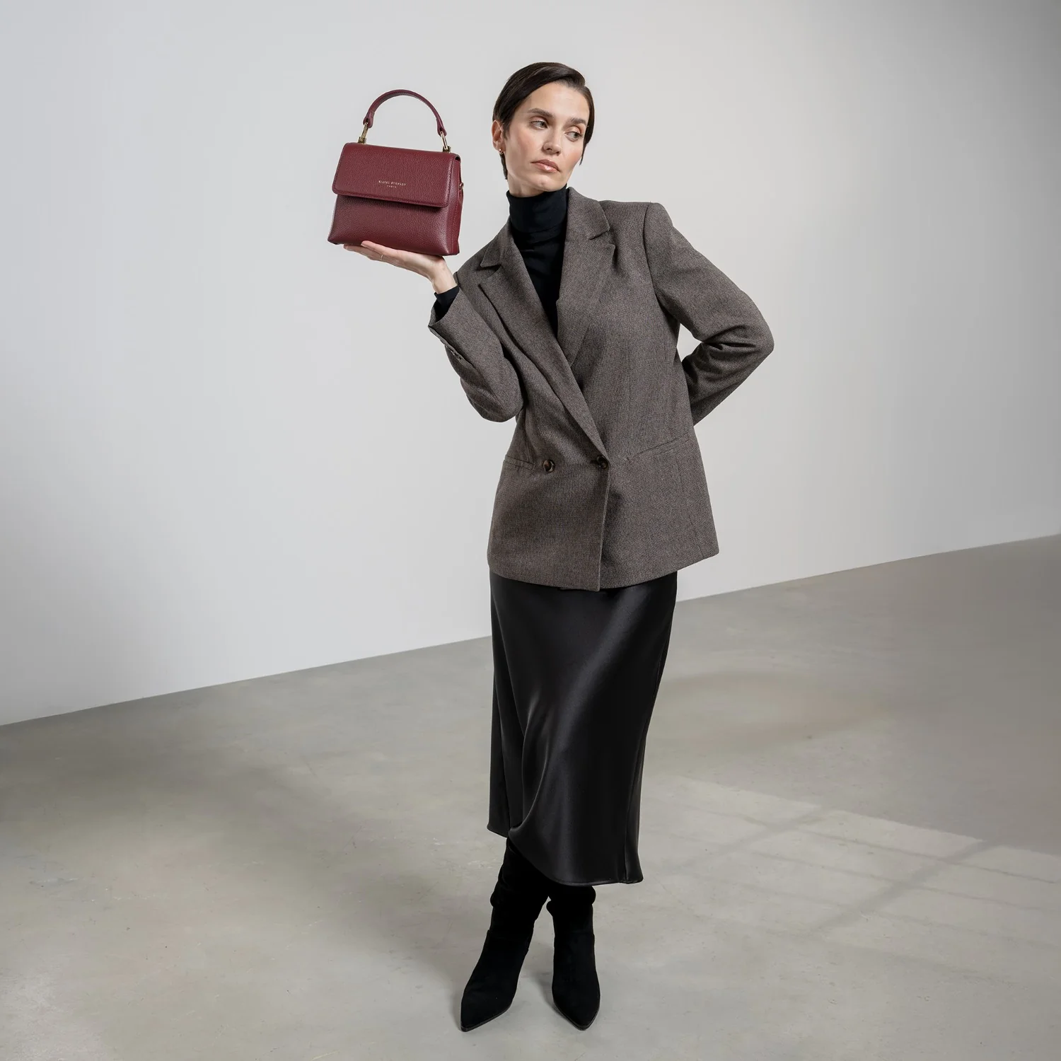Isabel Bernard Femme Forte Heline Bordeaux Calfskin Leather Handbag IB21121 - Image 3
