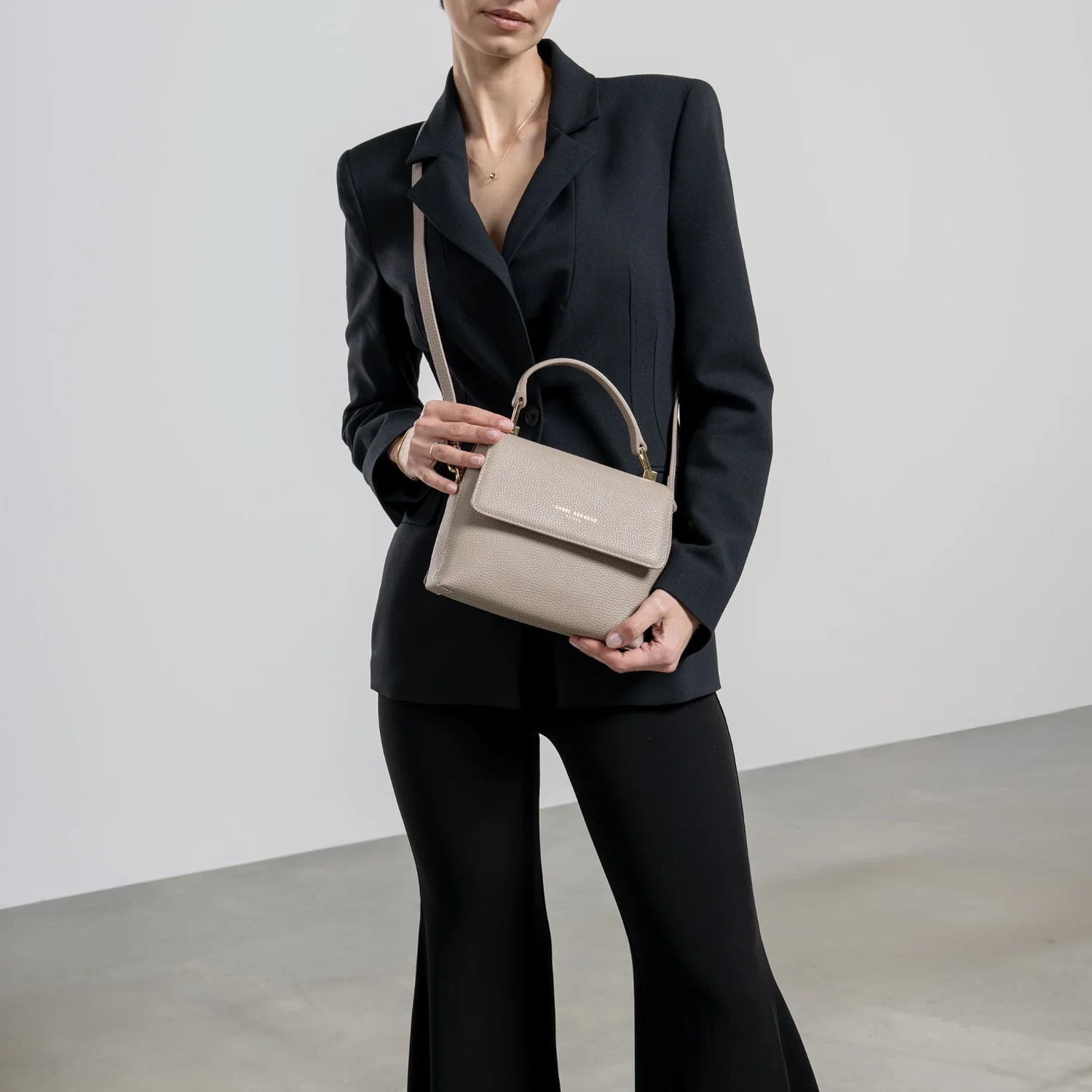 Isabel Bernard Femme Forte Heline Taupe Leather Handbag made of Calfskin IB21039 - Image 2