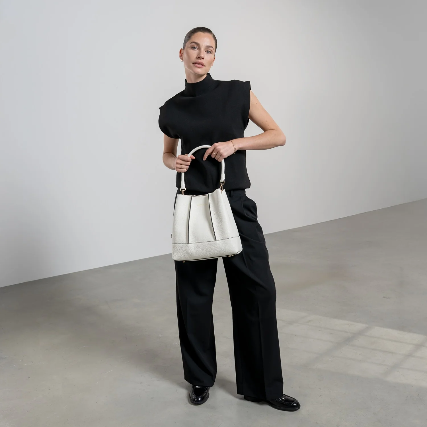 Isabel Bernard Femme Forte Macie Crème Calfskin Shoulder Bag IB25074-070 - Image 4