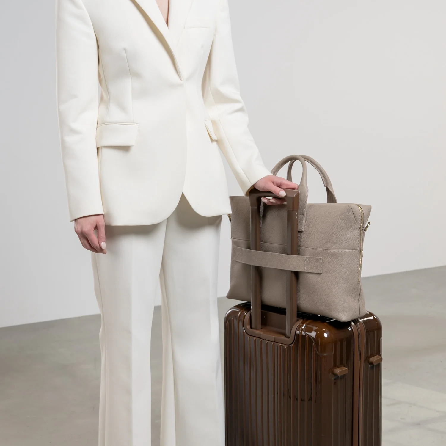 Isabel Bernard Honoré Anique Taupe Calfskin Handbag IB25070 - Image 3