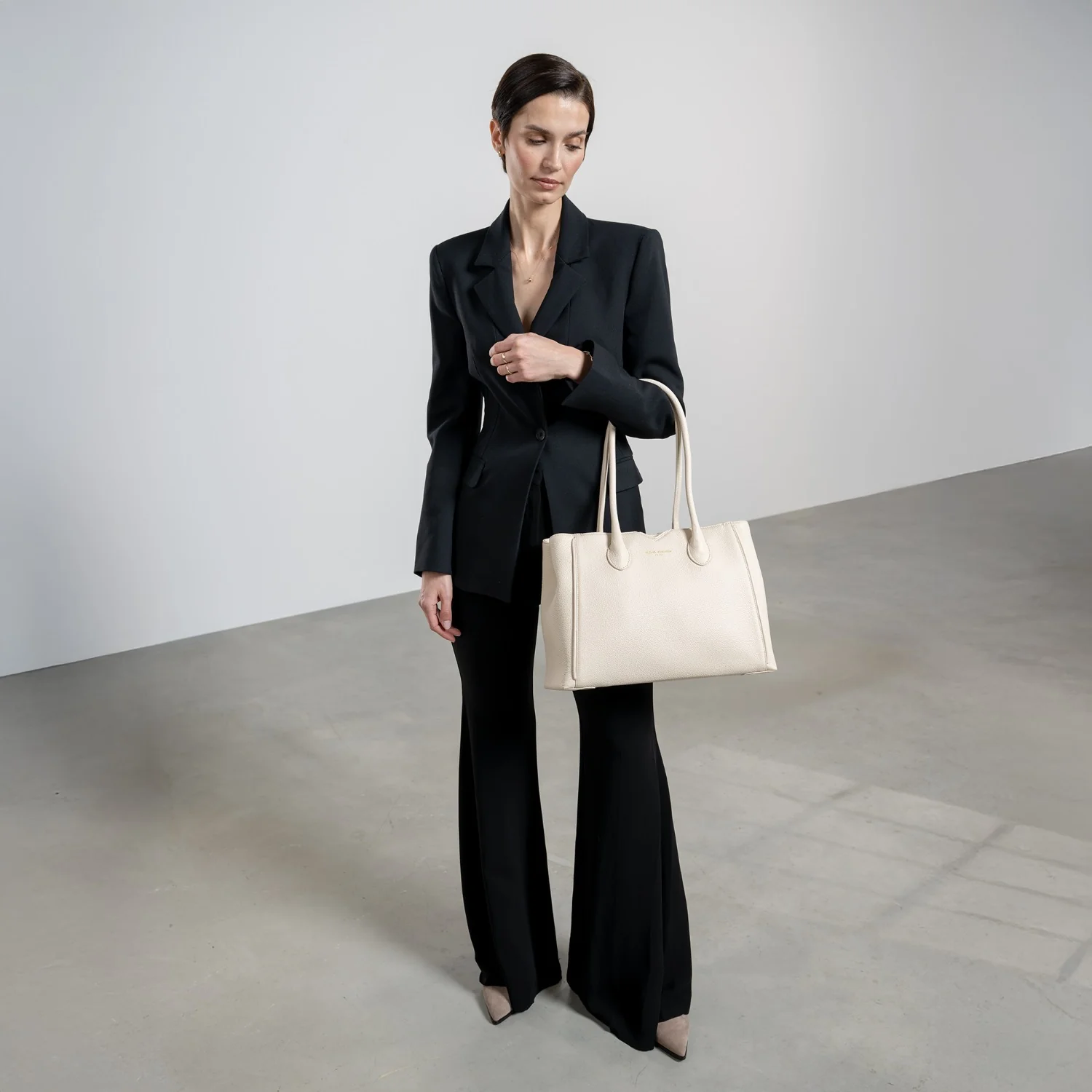 Isabel Bernard Honoré Cloe Crème Calfskin Leather Handbag IB25077 - Image 3
