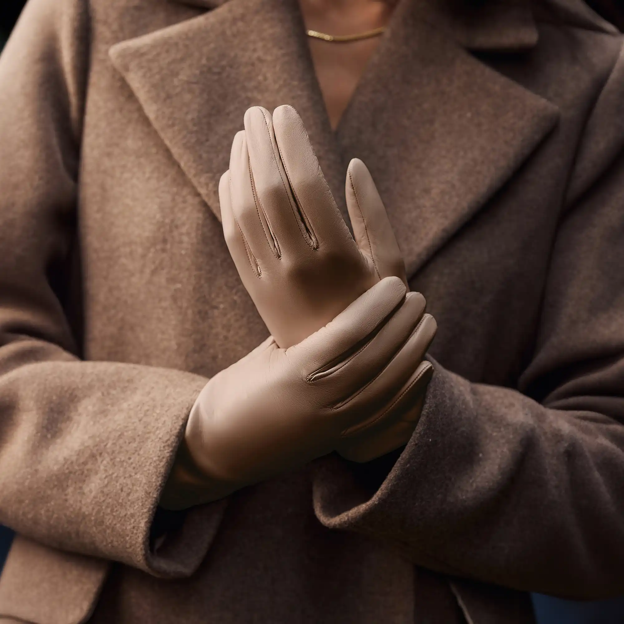 Isabel Bernard Honoré Eleanor taupe goatskin leather gloves IB67000-378-6.5 - Image 2