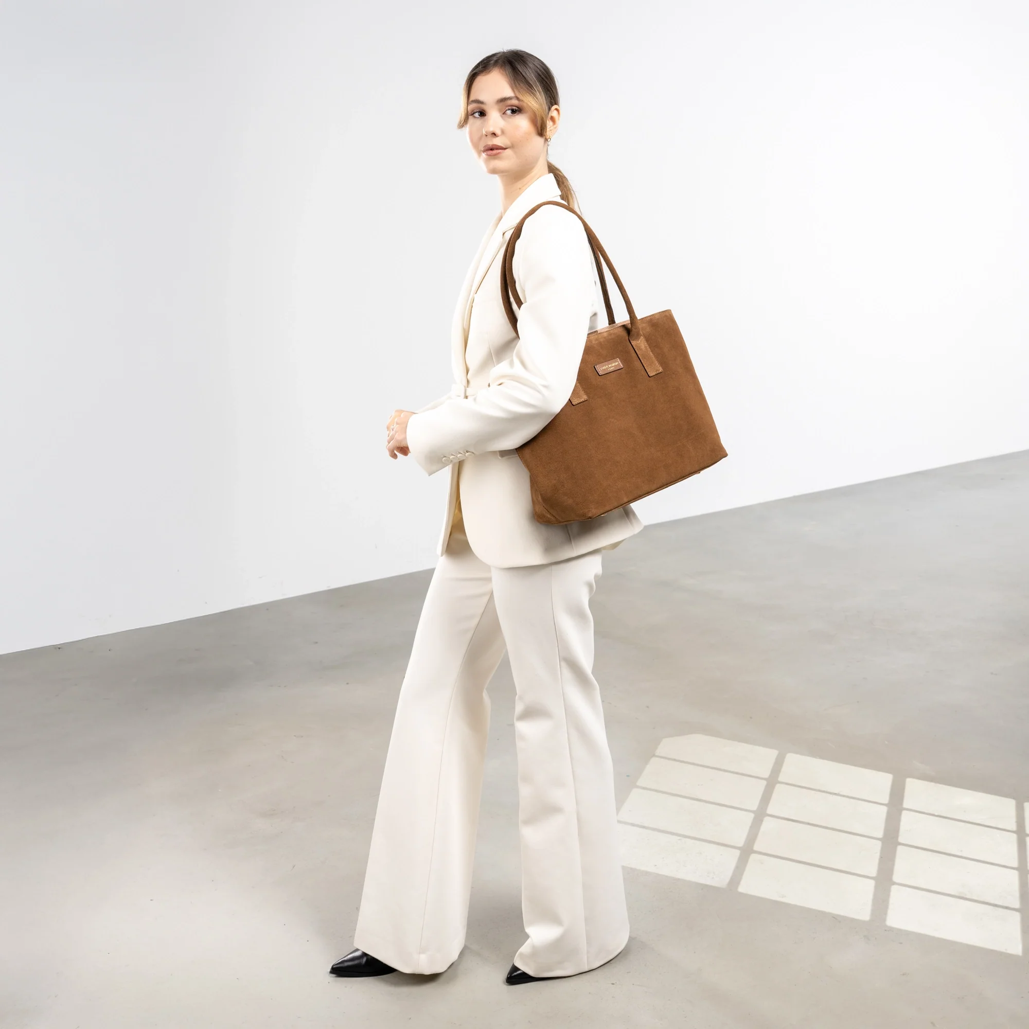 Isabel Bernard Honoré Elin Brown Suede shoulder bag IB25111-130 - Image 3