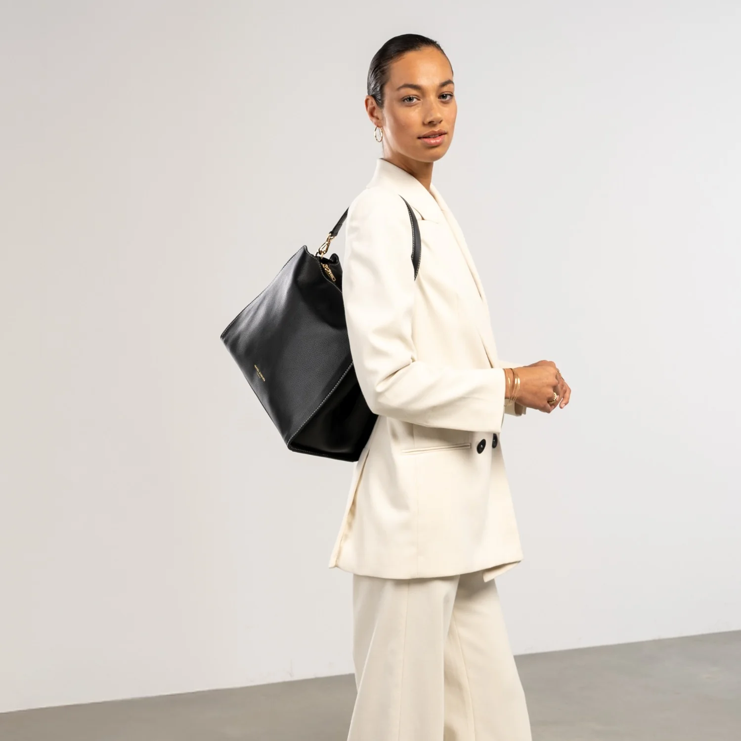 Isabel Bernard Honoré Emma Black Shoulder Bag IB21134-001 - Image 4