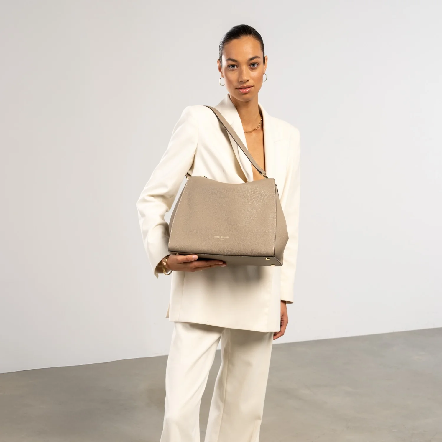 Isabel Bernard Honoré Emma Taupe Shoulder Bag IB21134-078 - Image 3