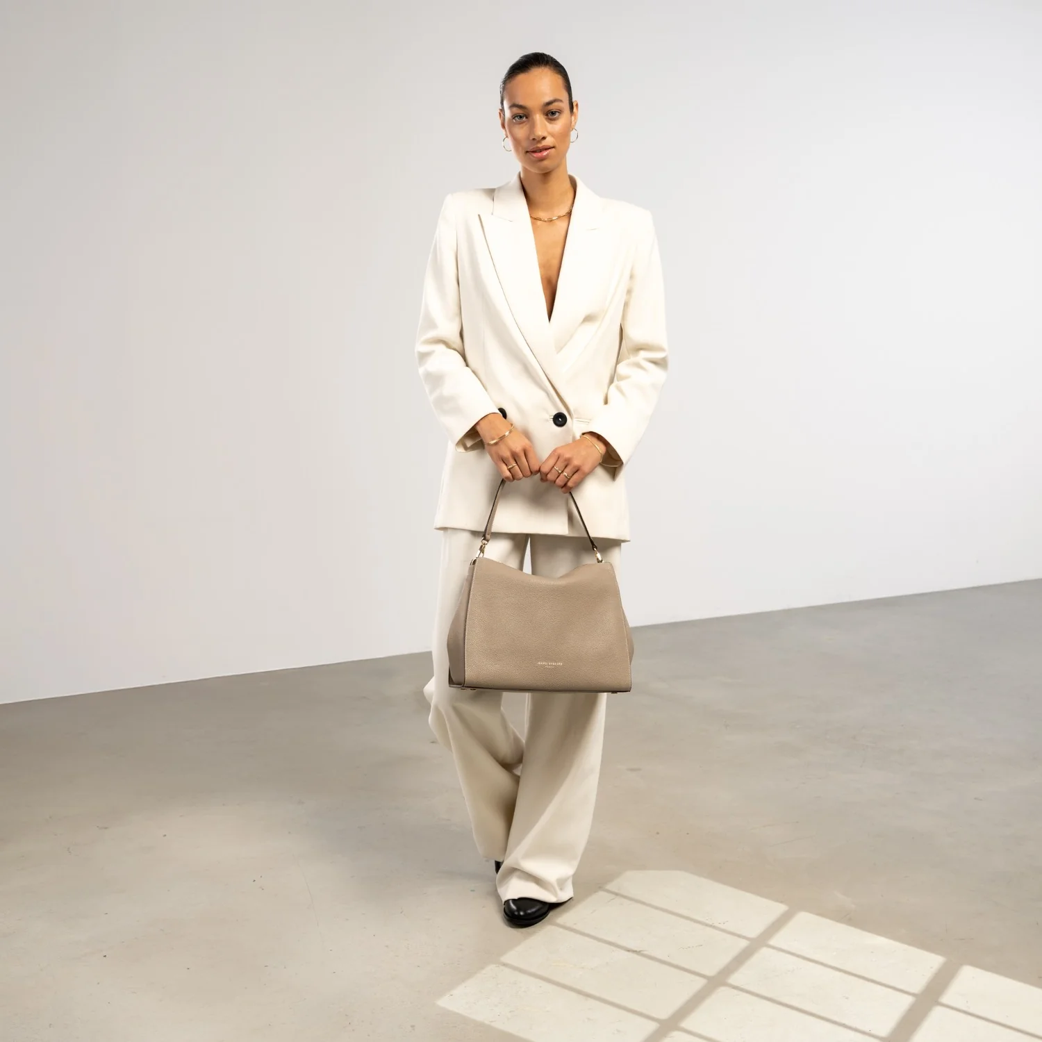 Isabel Bernard Honoré Emma Taupe Shoulder Bag IB21134-078 - Image 4