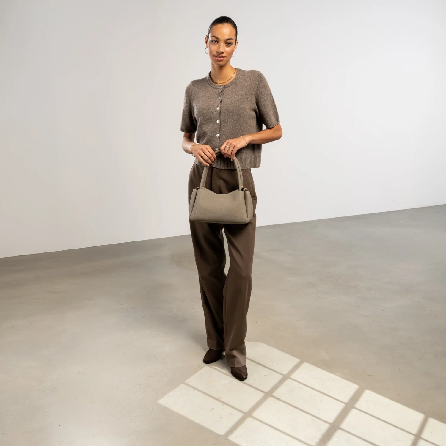 Isabel Bernard Honoré Eve Taupe Calfskin Leather handbag IB21133-078 - Image 3