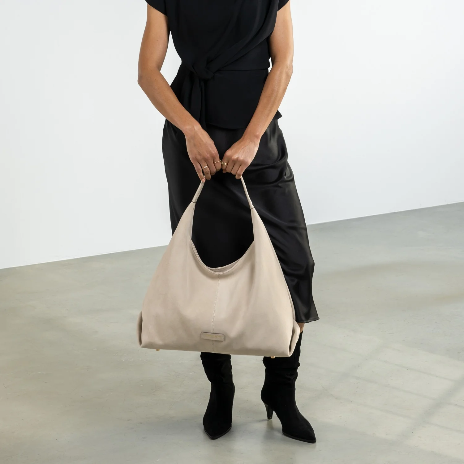 Isabel Bernard Honoré Grace cream suede shoulder bag IB25093-170 - Image 3