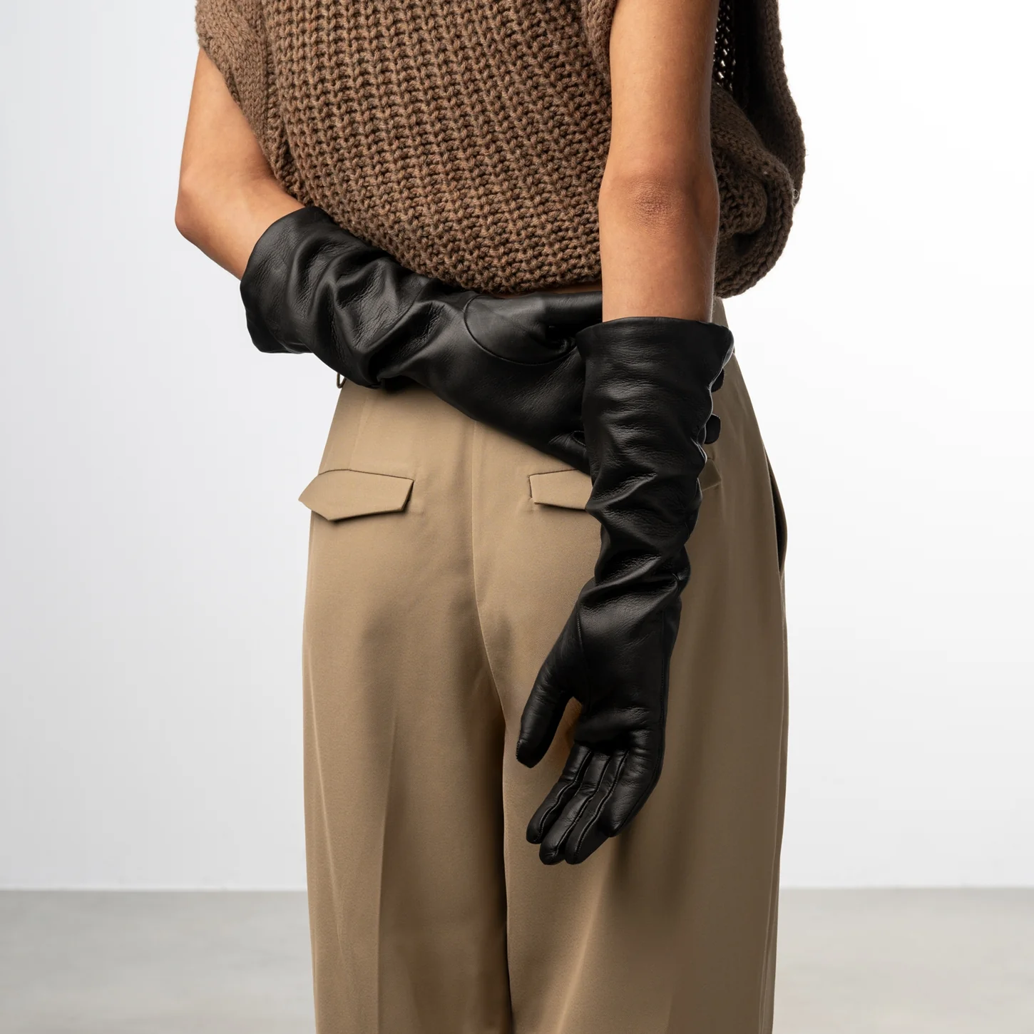 Isabel Bernard Honoré Ines black goatskin leather gloves IB67005-301-6.5 - Image 2