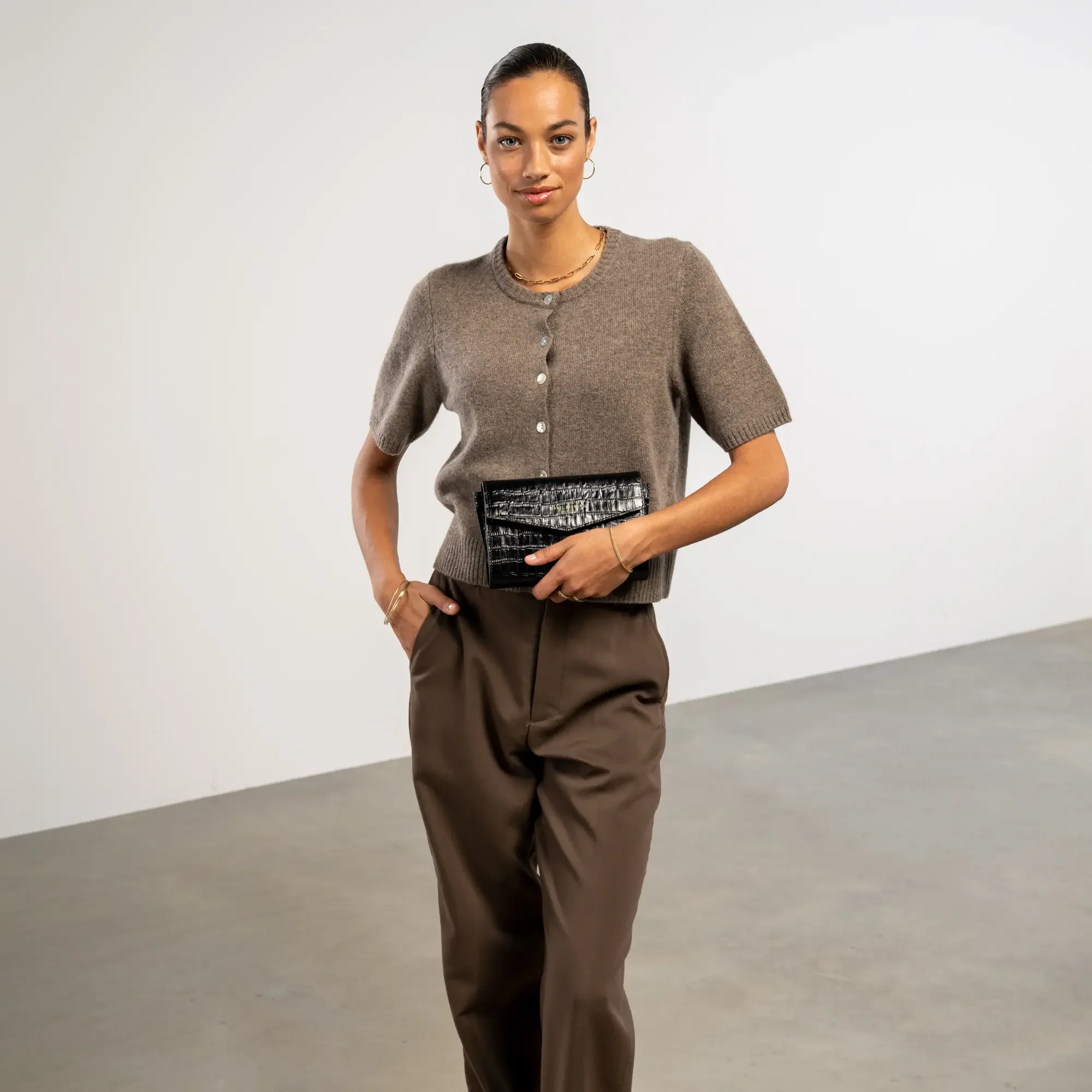 Isabel Bernard Honoré Lina Croco Black Clutch With Detachable Shoulder Chain IB21135-201 - Image 2