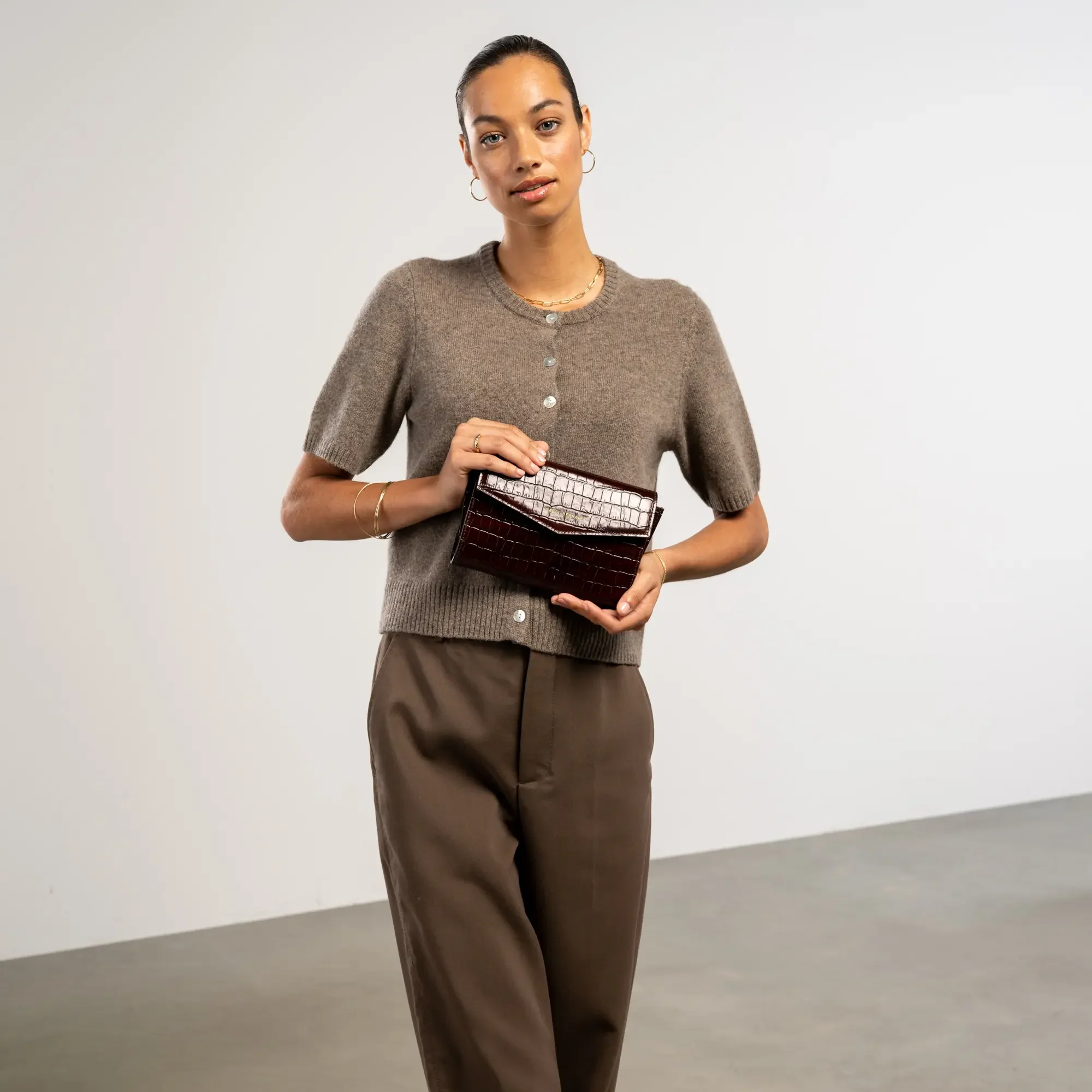Isabel Bernard Honoré Lina Croco Brown Clutch With Detachable Shoulder Chain IB21135-230 - Image 5