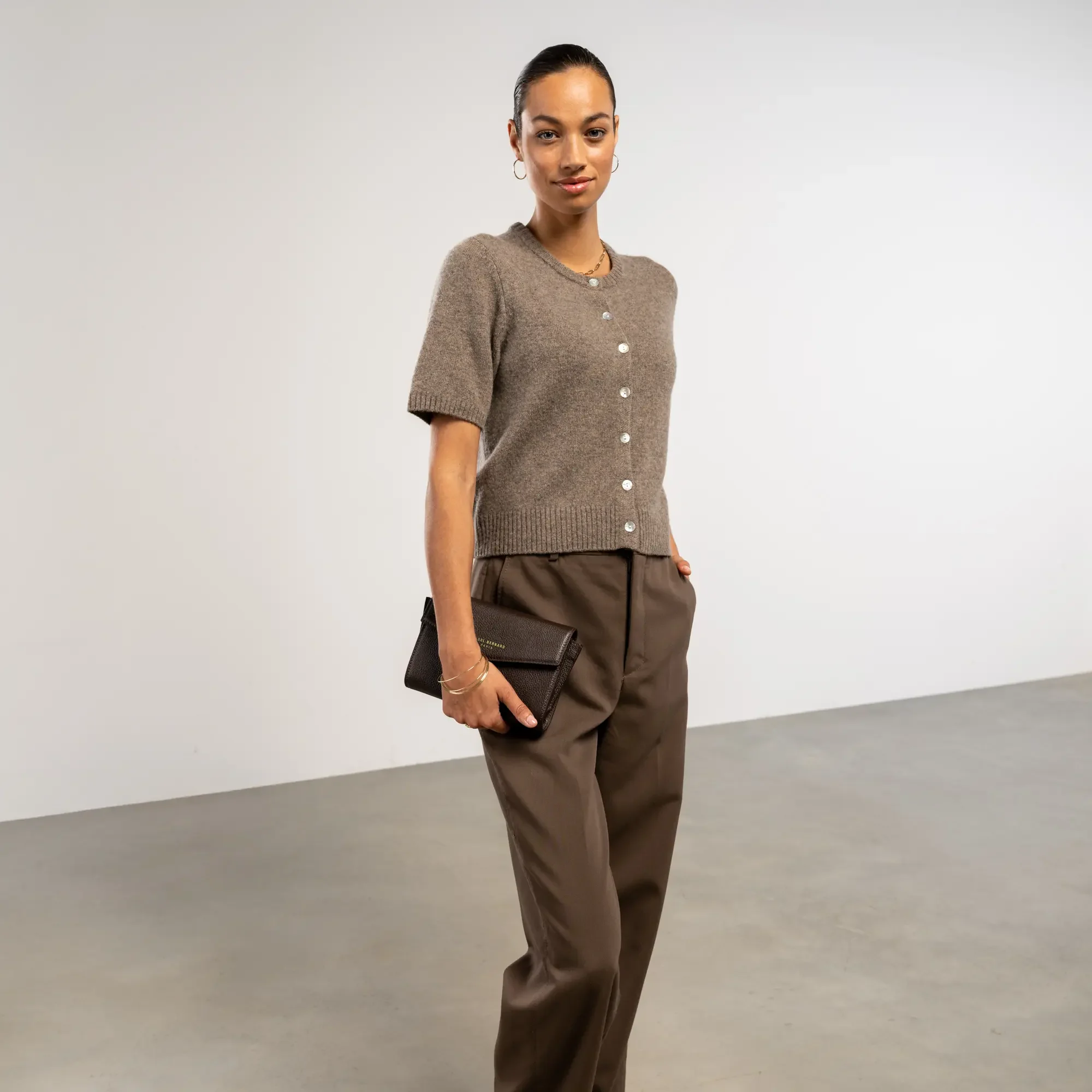 Isabel Bernard Honoré Lina Dark Brown Clutch With Detachable Shoulder Chain IB21135-031 - Image 2