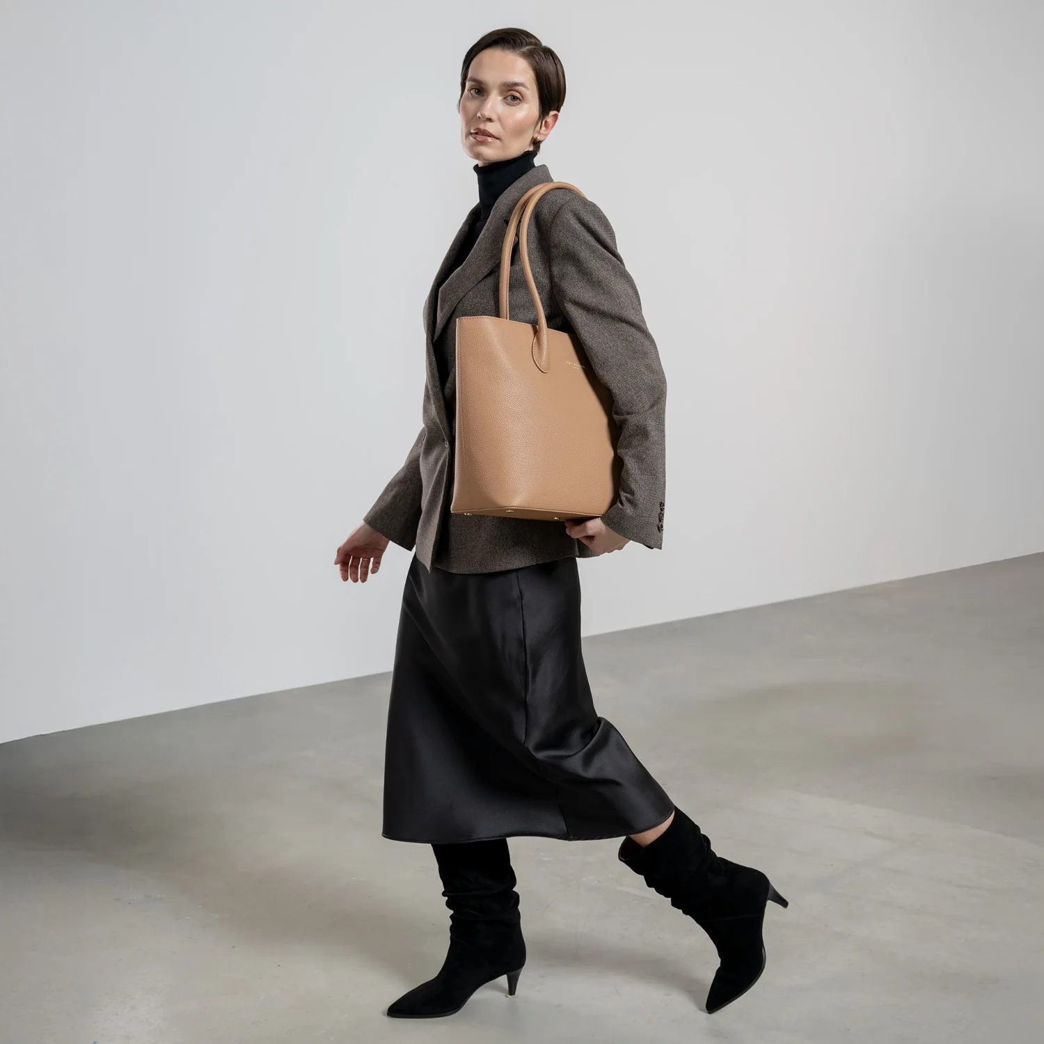 Isabel Bernard Honoré Lysanne Camel Calfskin Shopper IB25026 - Image 3