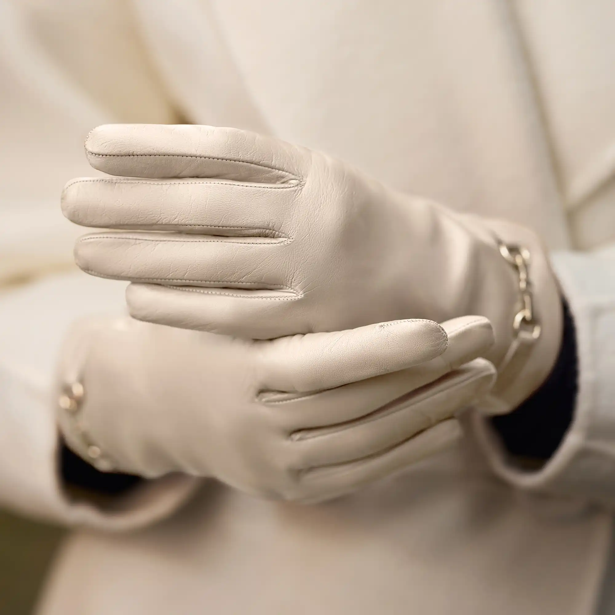 Isabel Bernard Honoré Marcelia cream goatskin leather gloves IB67001-372-7 - Image 3