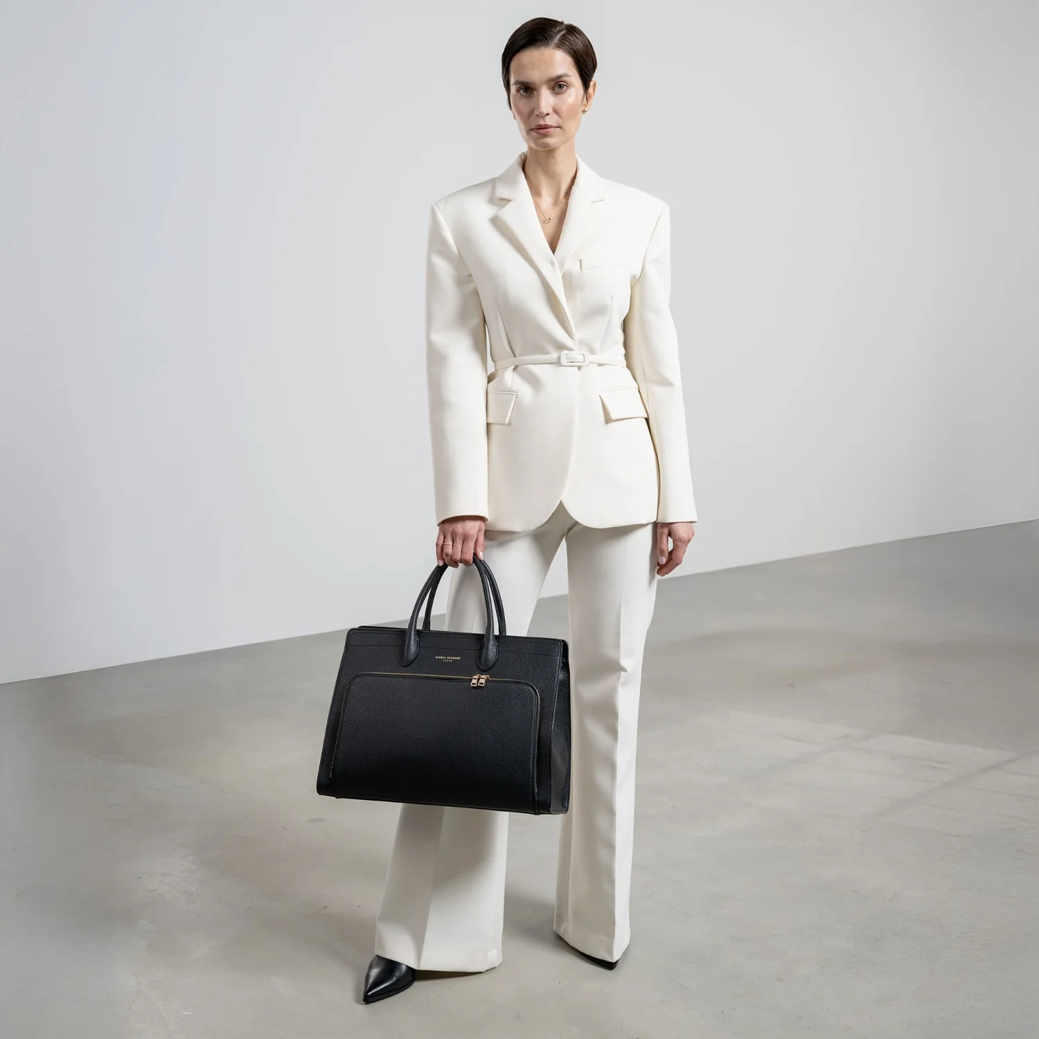 Isabel Bernard Honoré Nadine Black Leather Handbag made of Calfskin IB25032 - Image 3