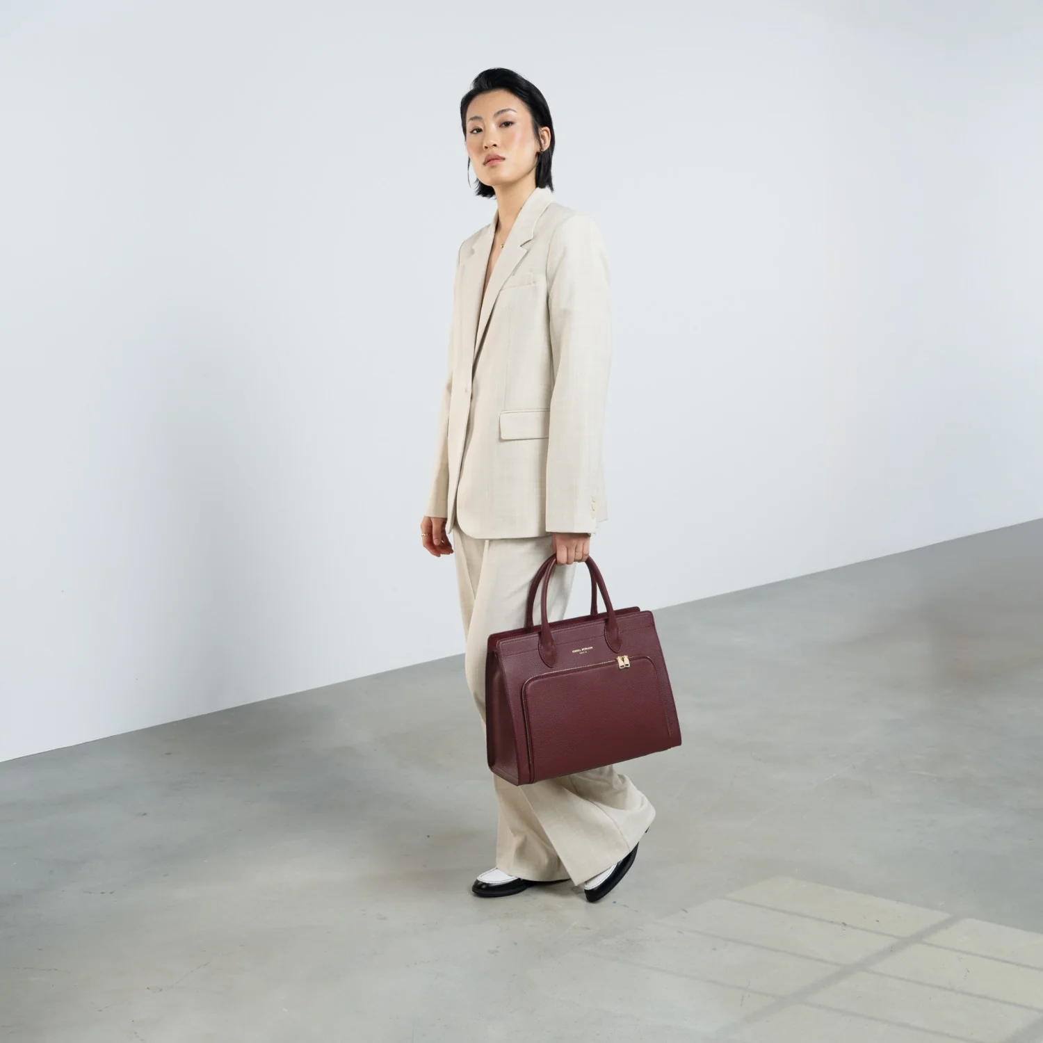 Isabel Bernard Honoré Nadine bordeaux red calfskin leather handbag with 13 inch laptop compartment IB25110-052-13 - Image 2