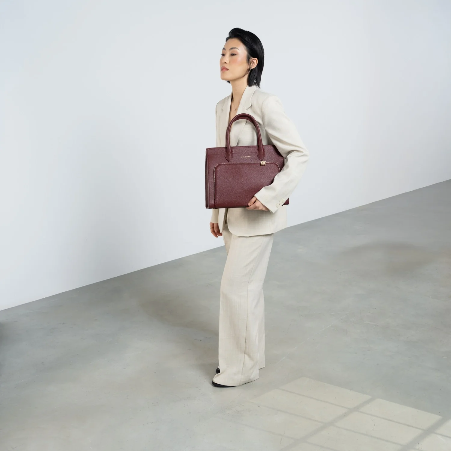 Isabel Bernard Honoré Nadine bordeaux red calfskin leather handbag with 13 inch laptop compartment IB25110-052-13 - Image 3