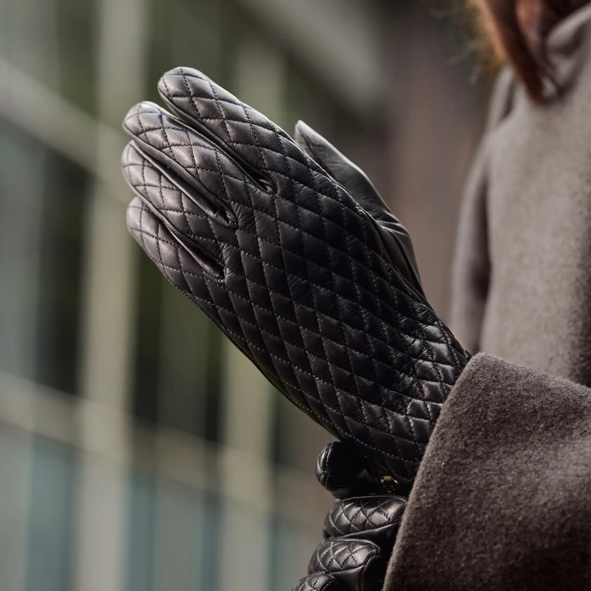 Isabel Bernard Honoré Rosette black goatskin leather gloves IB67002-301-6.5 - Image 3