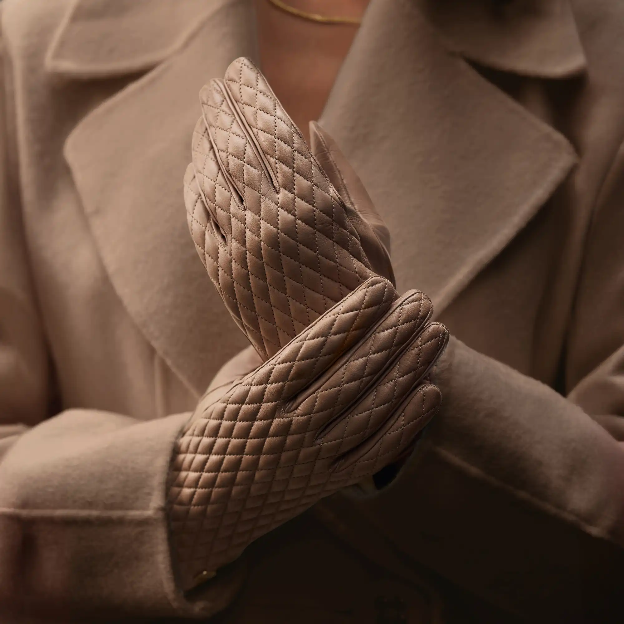 Isabel Bernard Honoré Rosette taupe goatskin leather gloves IB67002-378-7 - Image 2