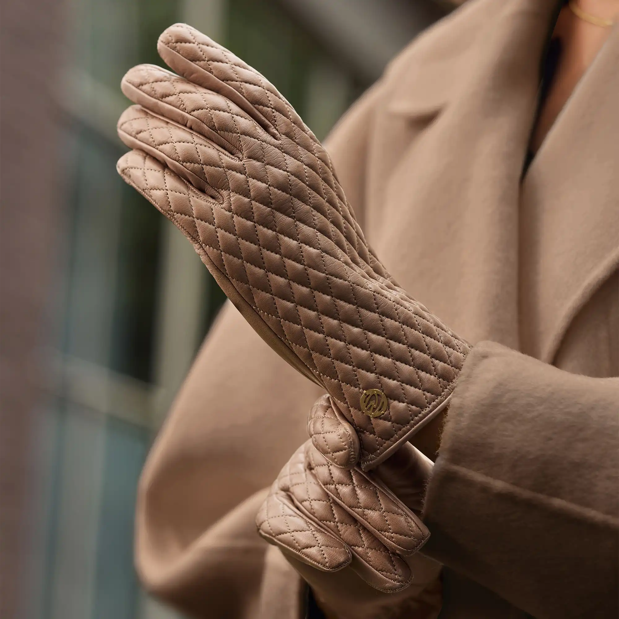 Isabel Bernard Honoré Rosette taupe goatskin leather gloves IB67002-378-7 - Image 3