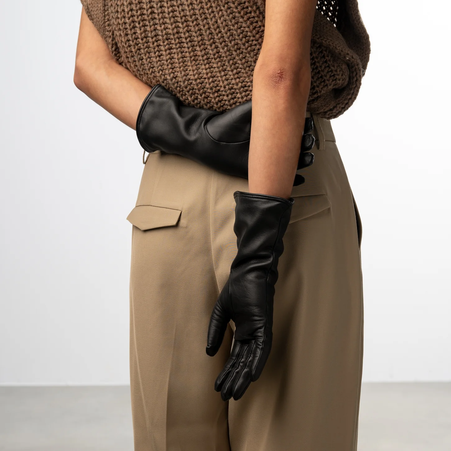 Isabel Bernard Honoré Sylvie black goatskin leather gloves IB67004-301-6.5 - Image 2